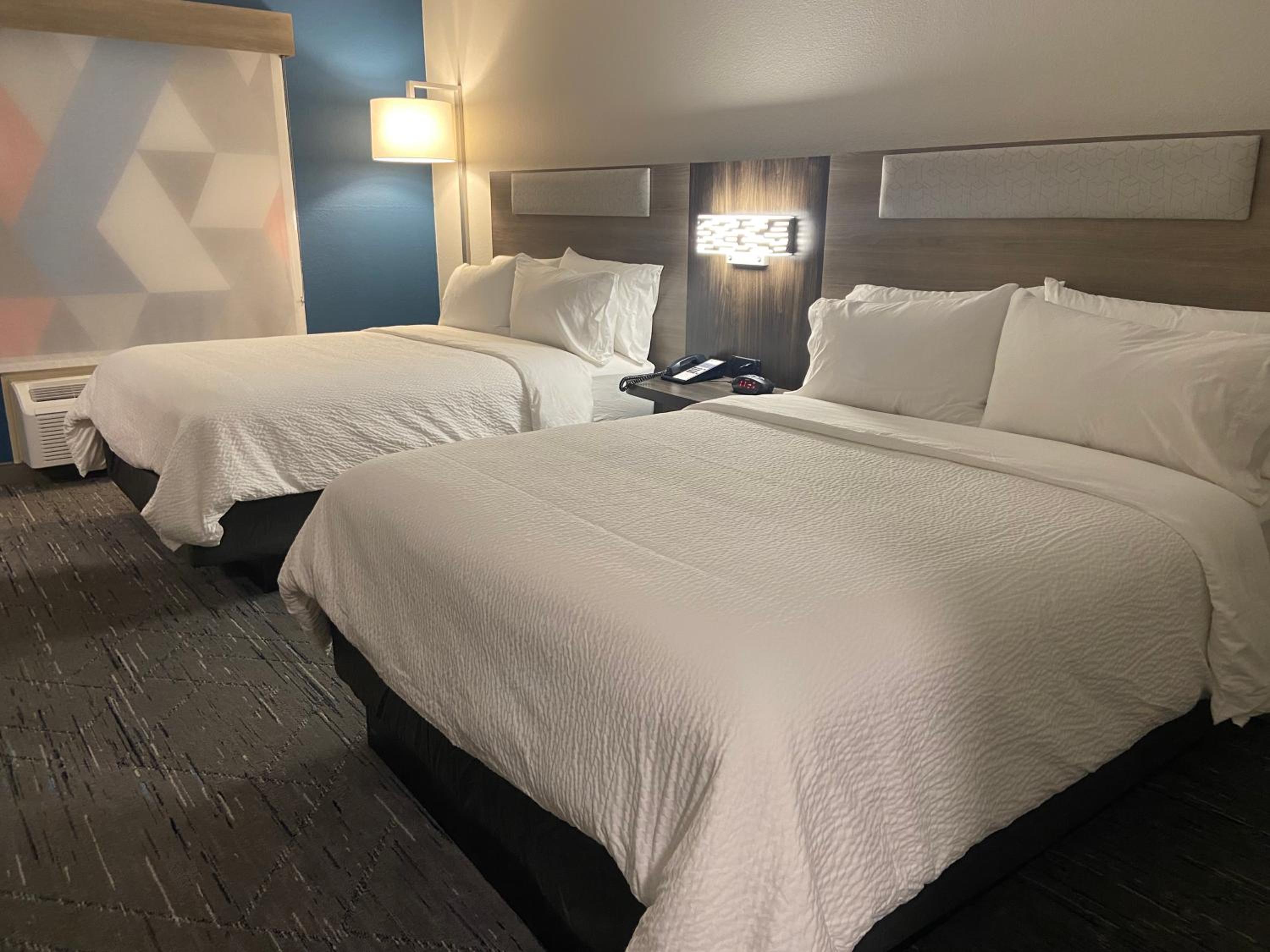 Queen Room with Two Queen Beds - Hearing Accessible/Non-Smoking