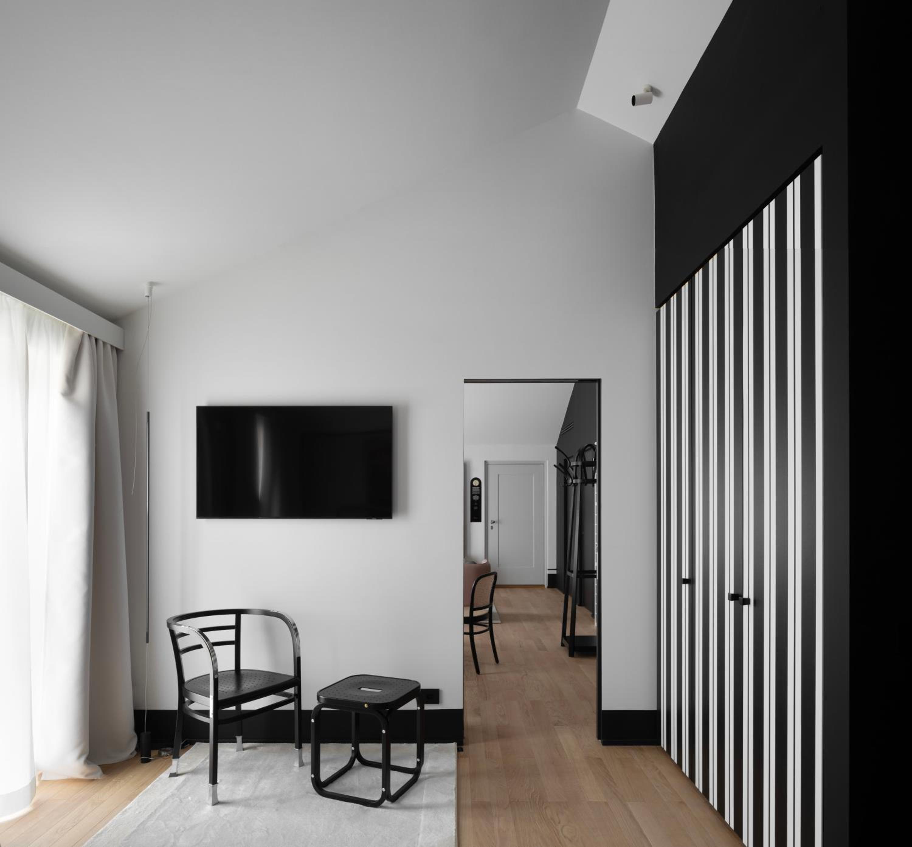 Apartment with Garden View - Photo 3
