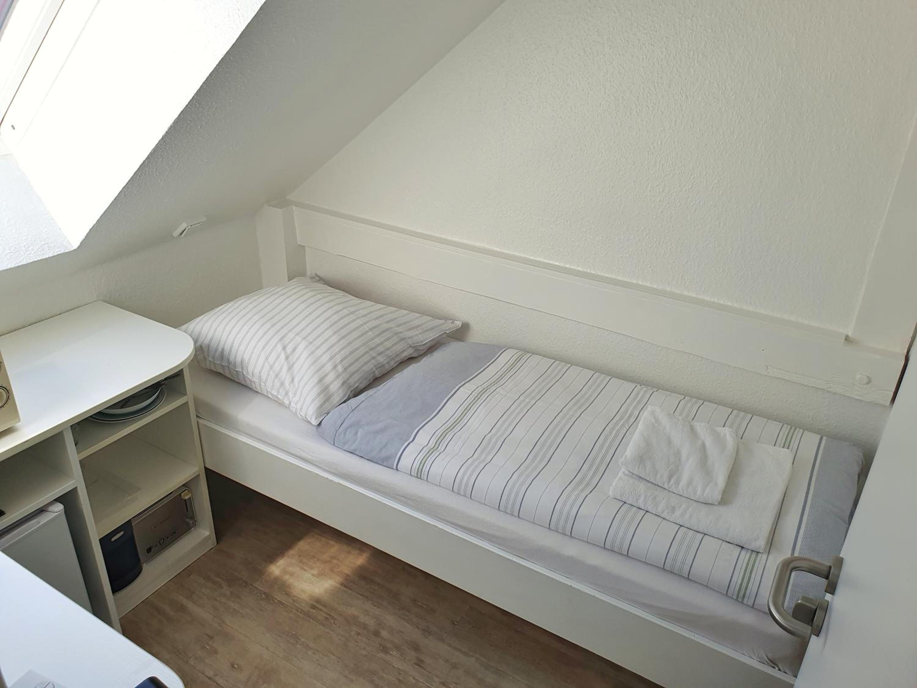 Small Single Room photo 2