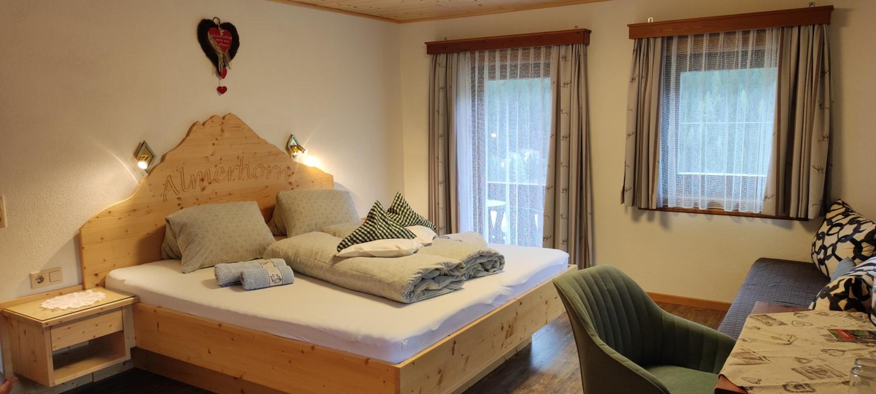 Twin Room with Private External Bathroom photo 1