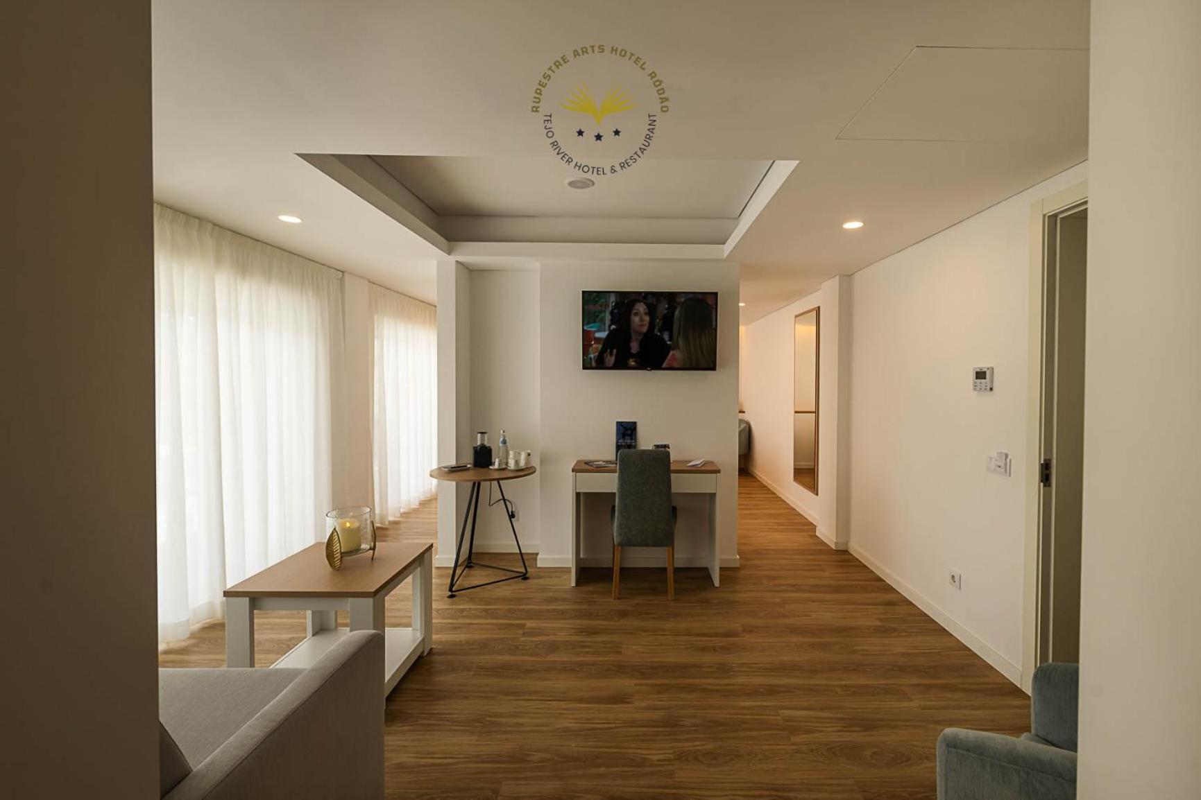 Superior Suite - Photo 5