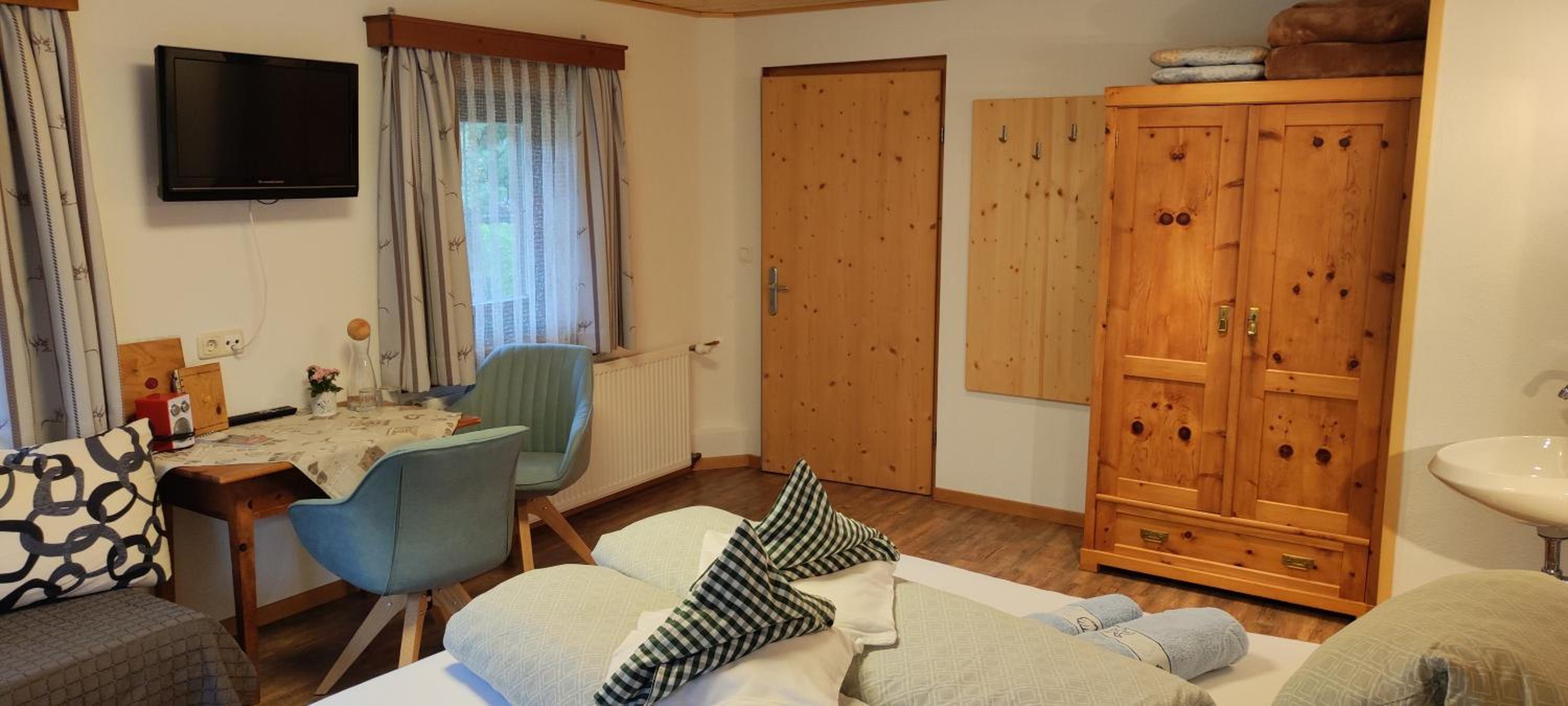 Twin Room with Private External Bathroom photo 3