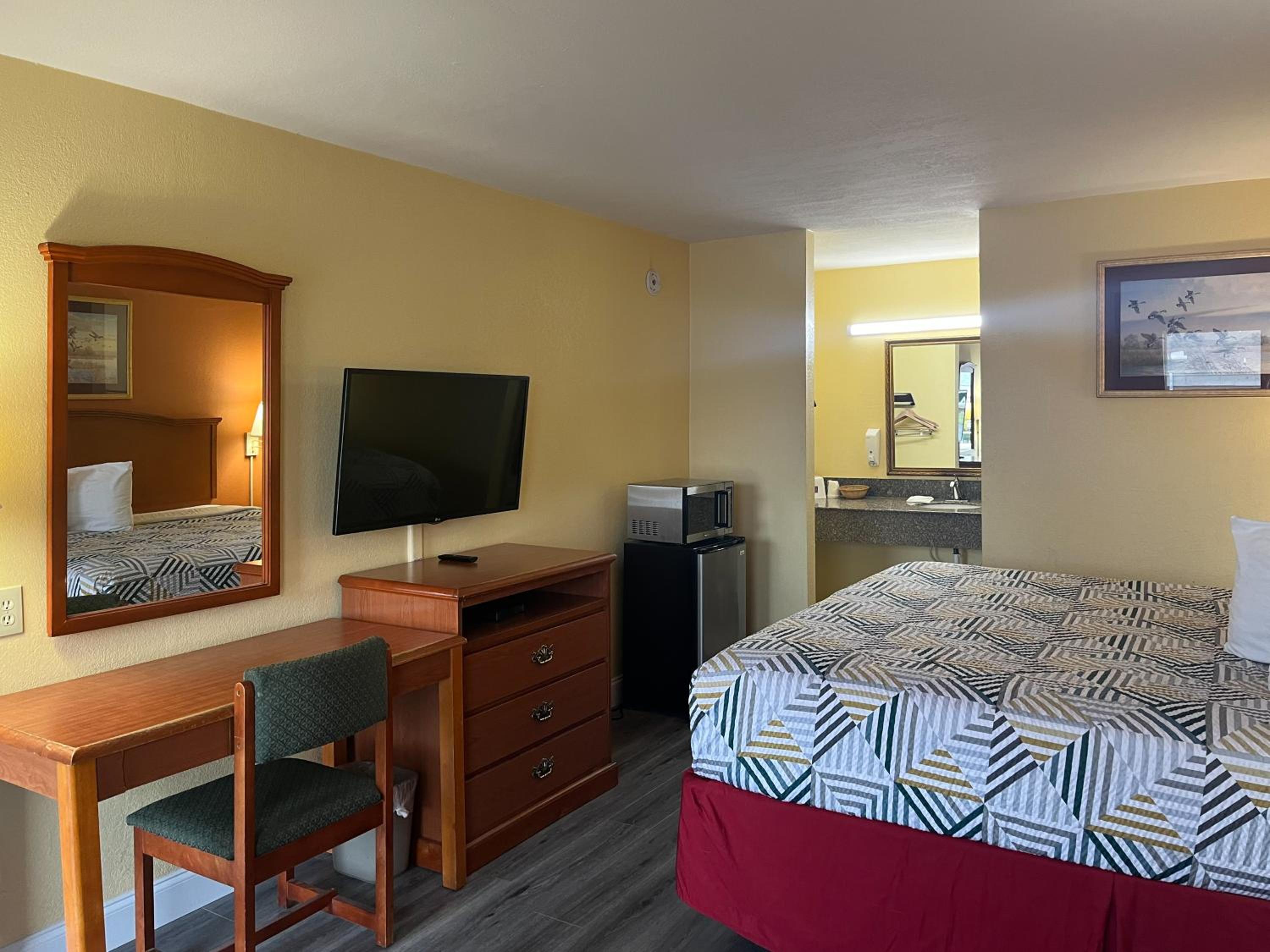 King Room - Disability Access - Non-Smoking photo 2