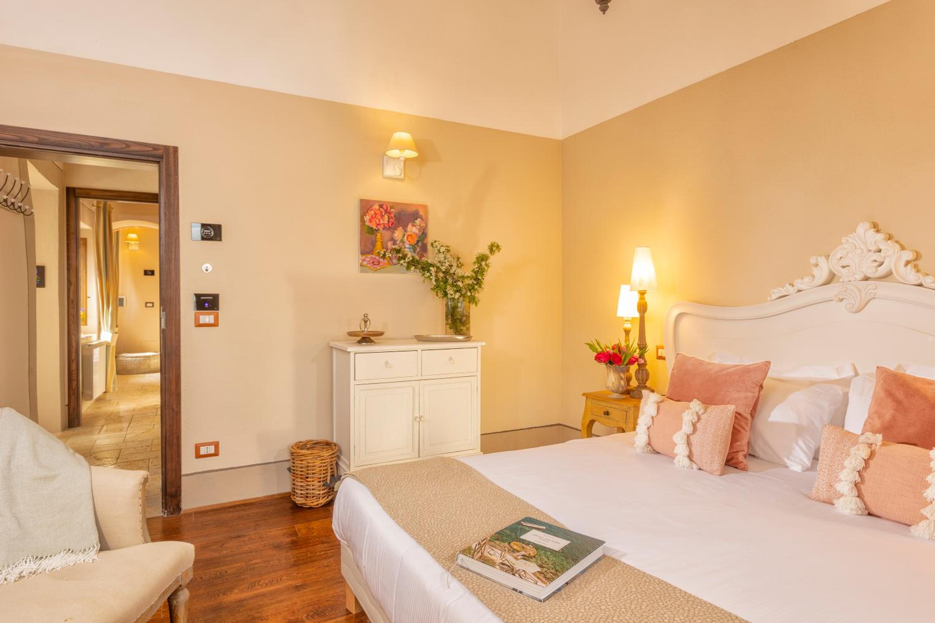 Deluxe King Room photo 3