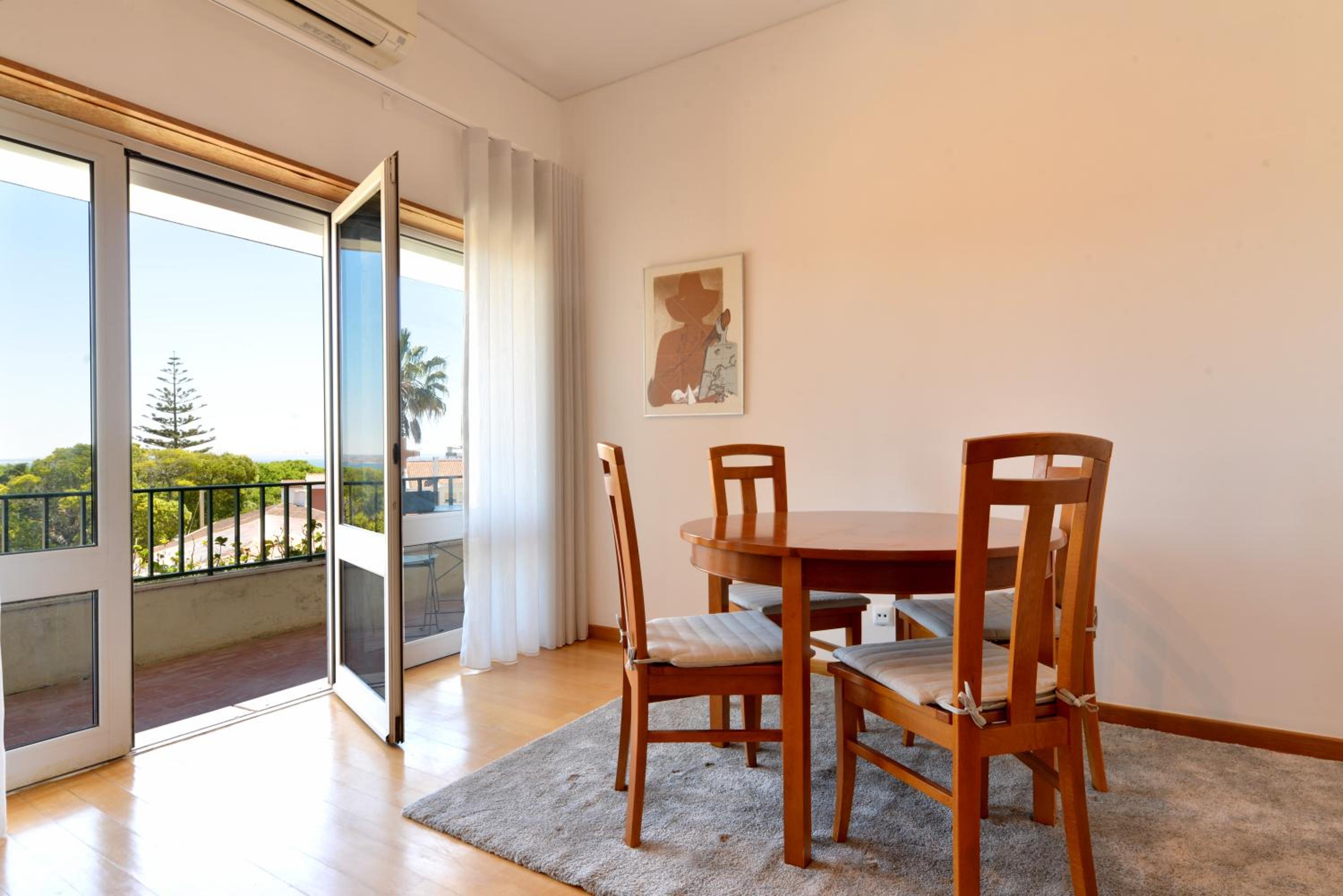 Two-Bedroom Apartment with Balcony and Sea View photo 3