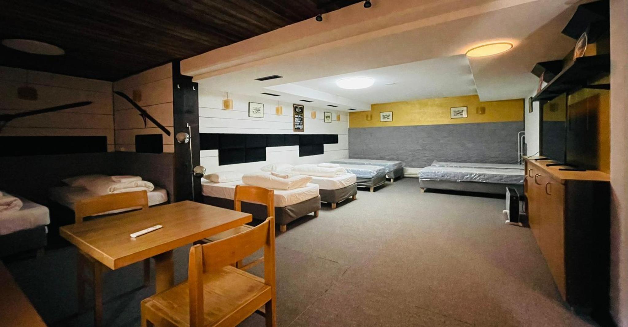 10-Bed Mixed Dormitory Room photo 1