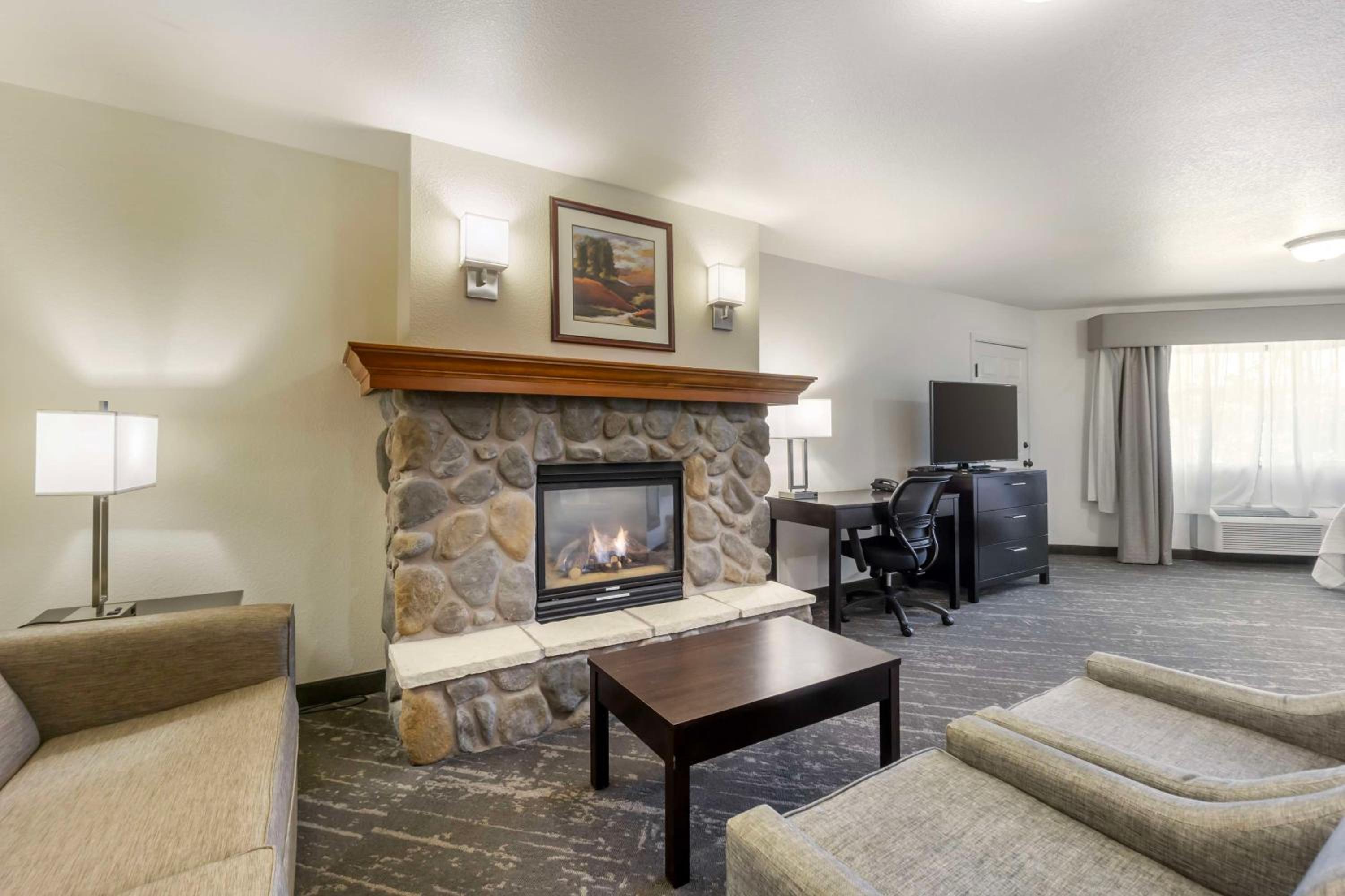 King Room with Fireplace - Non-Smoking - Photo 1