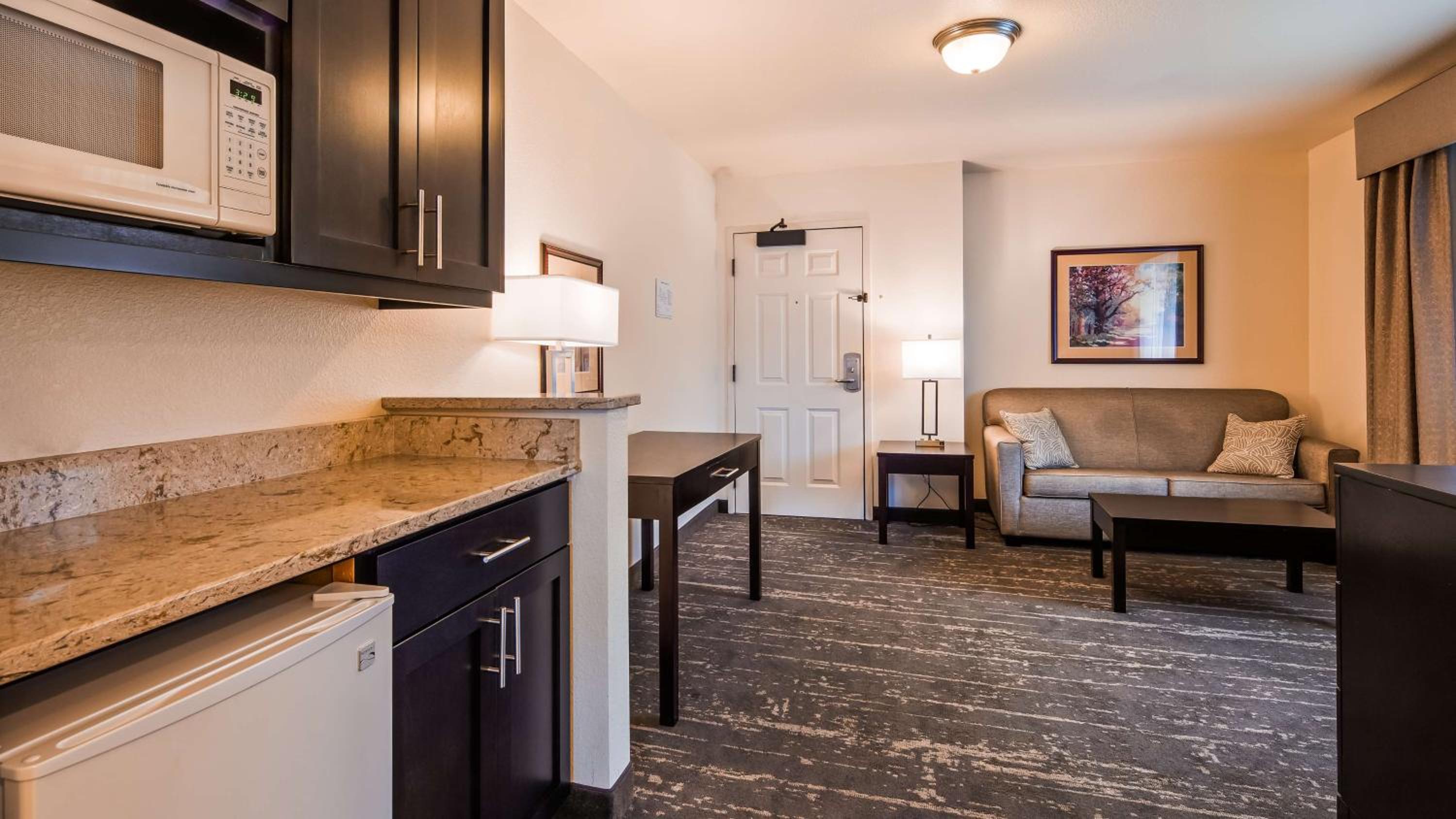 Queen Suite - Disability Access/Non-Smoking - Photo 5