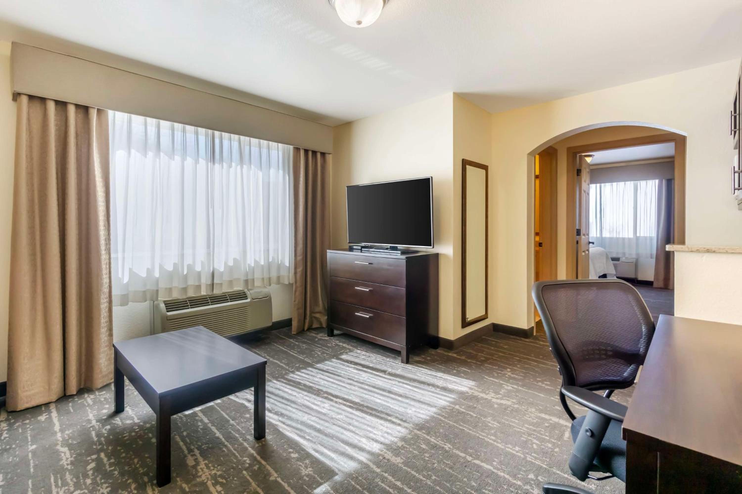 Queen Suite - Disability Access/Non-Smoking - Photo 1