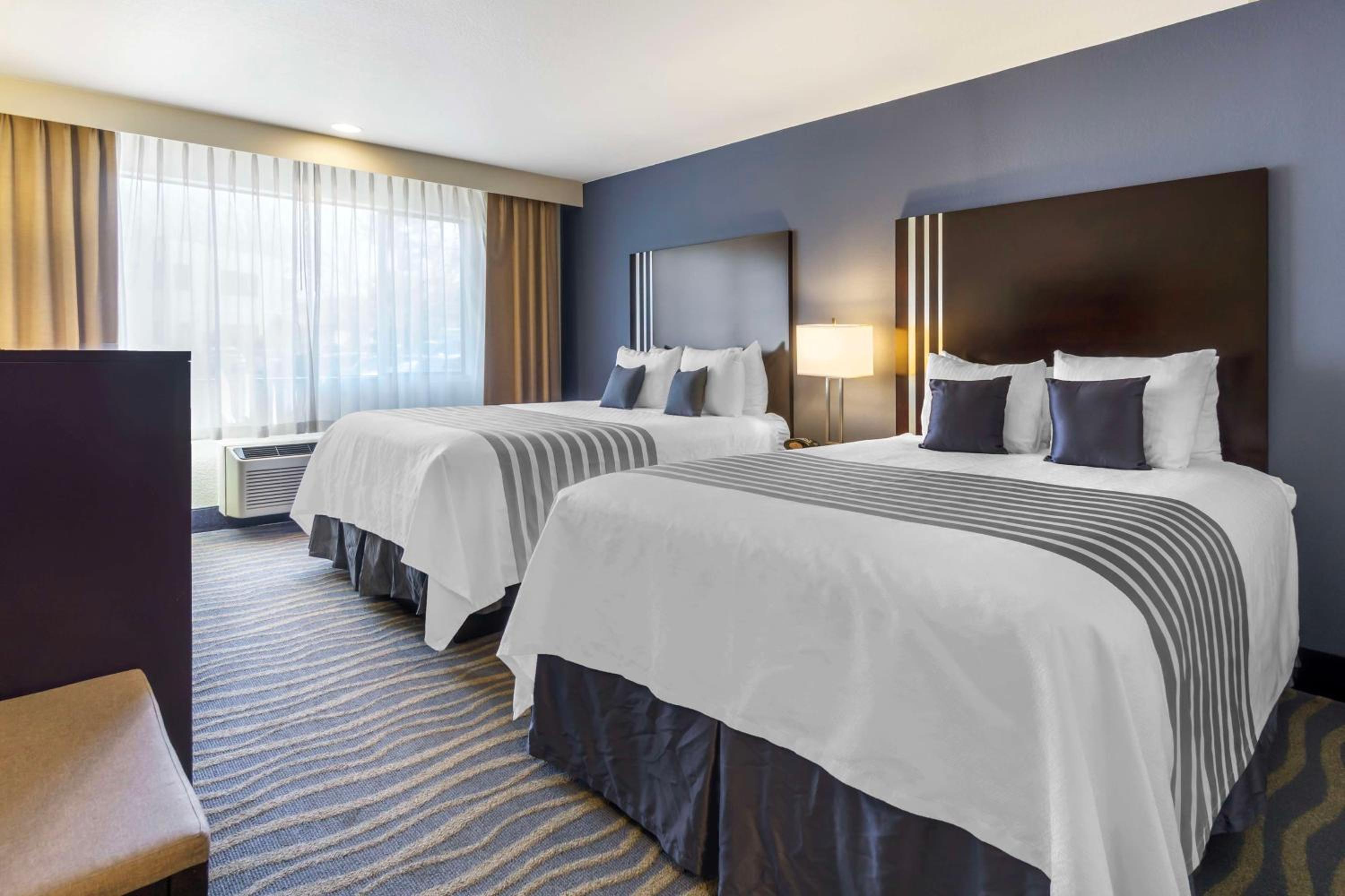 Queen Room with Two Queen Beds - Non-Smoking - Photo 1
