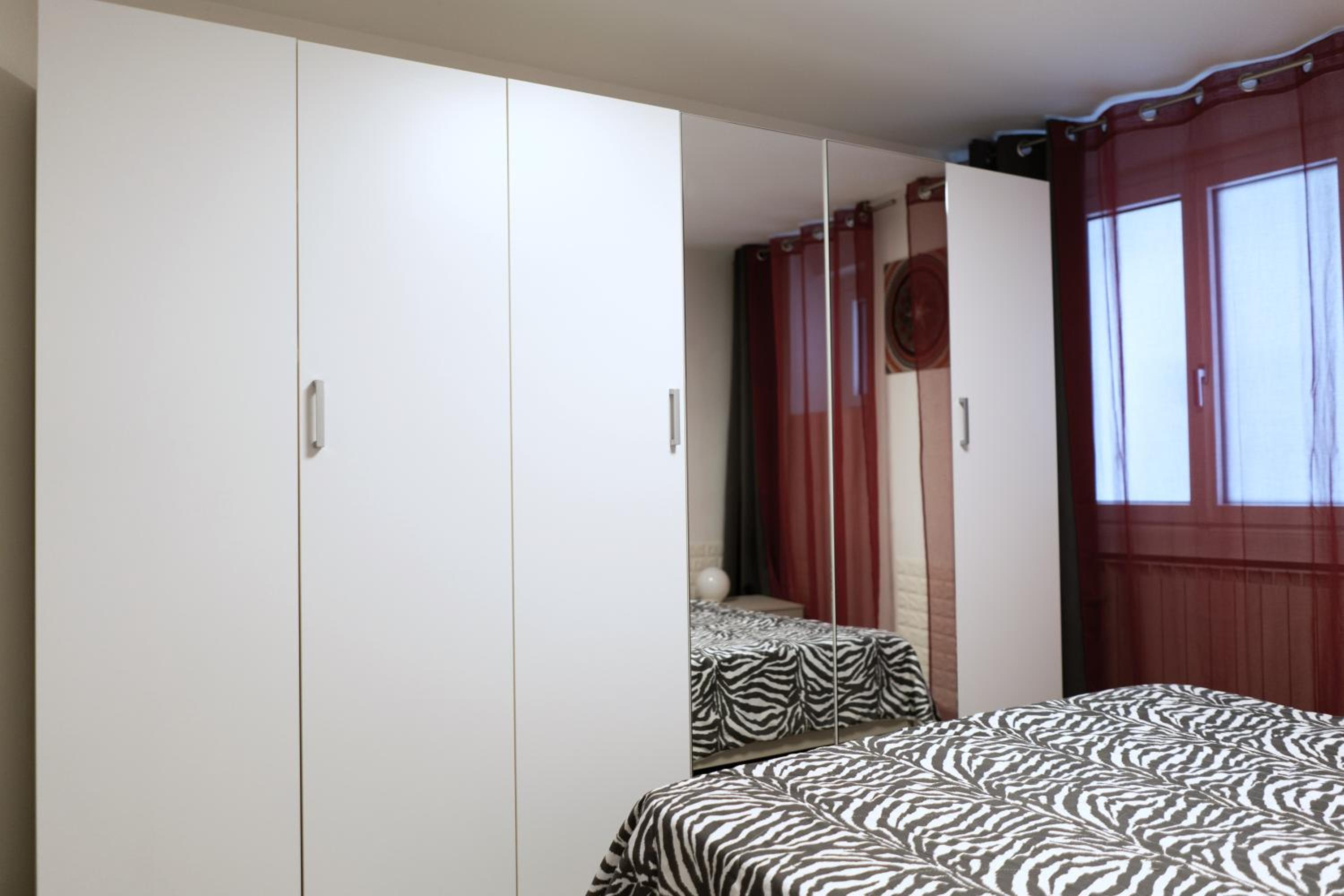 One-Bedroom Apartment photo 1