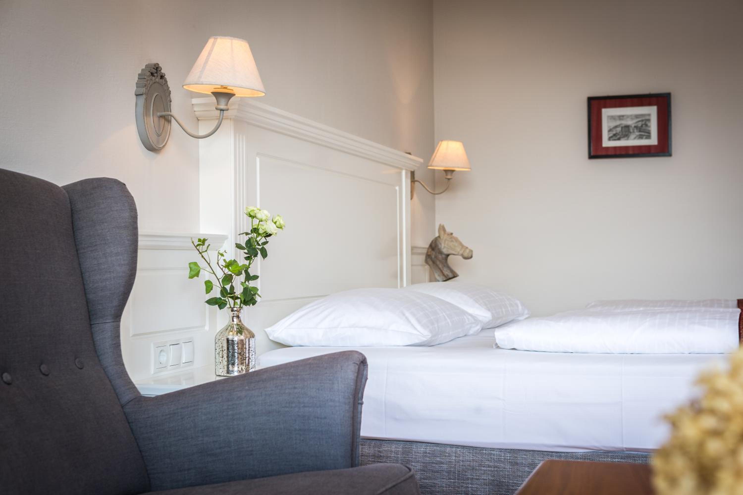 Superior Double Room with Balcony - Photo 8