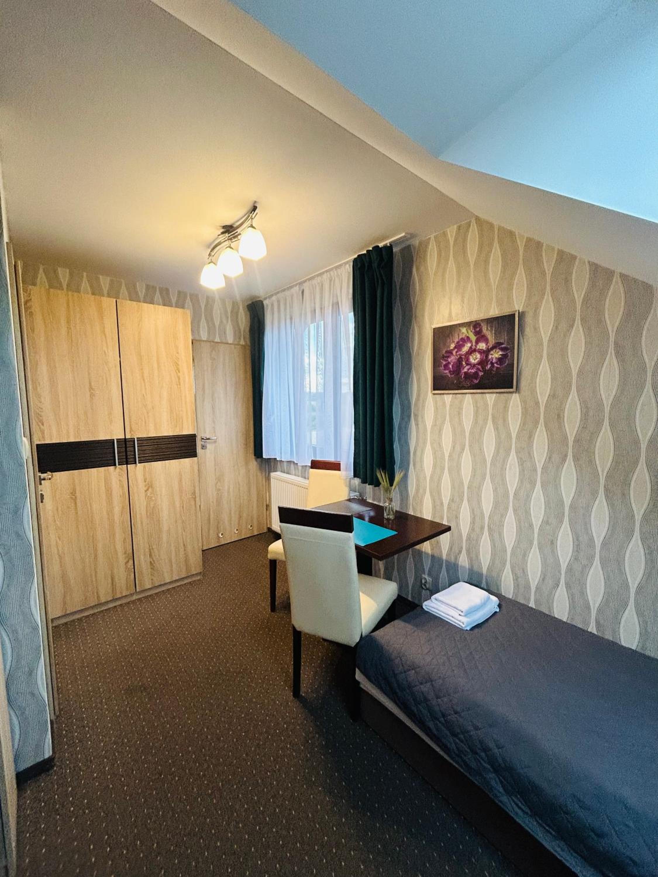 Deluxe Double Room with Shower photo 3