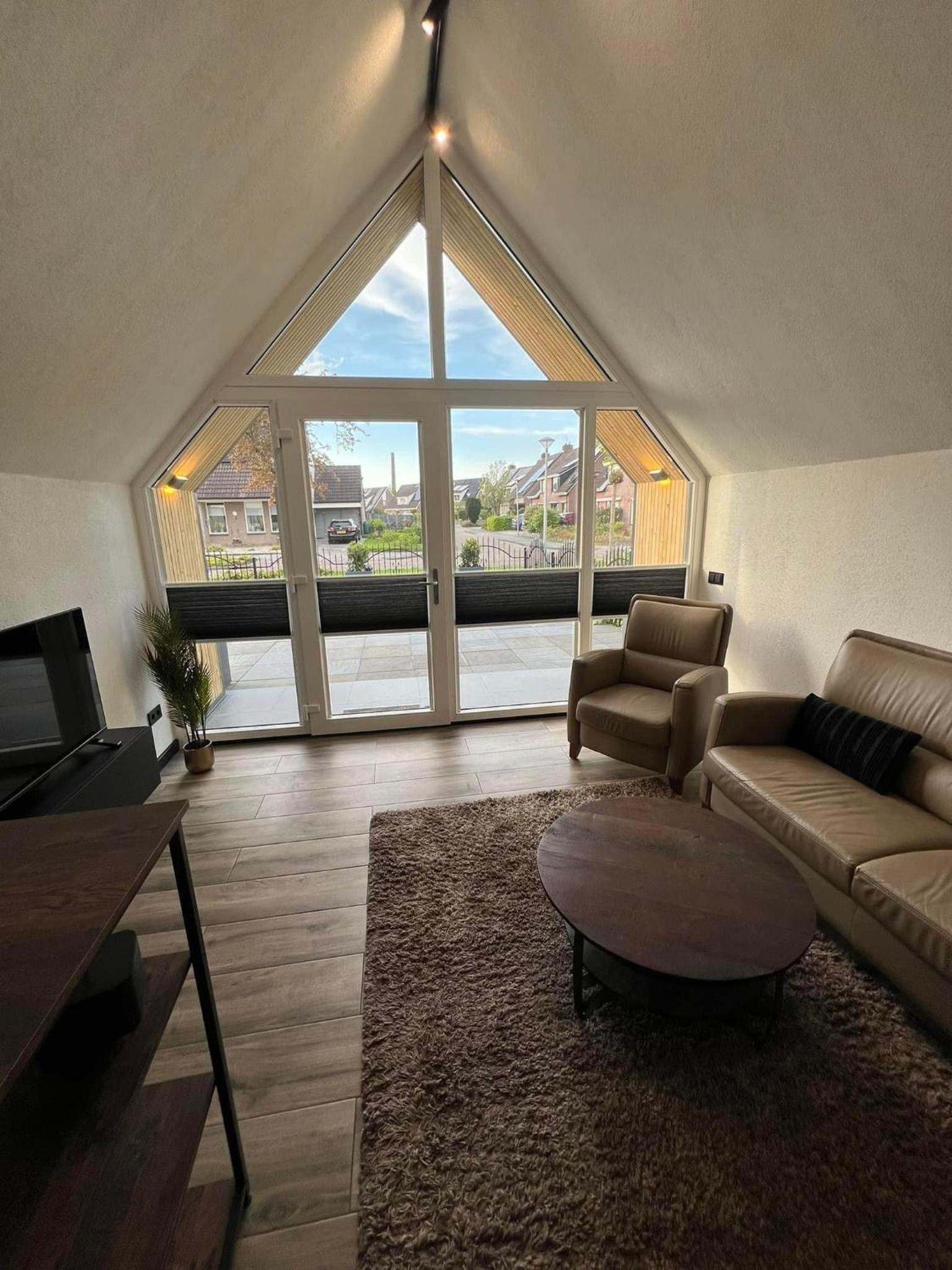 One-Bedroom House photo 3