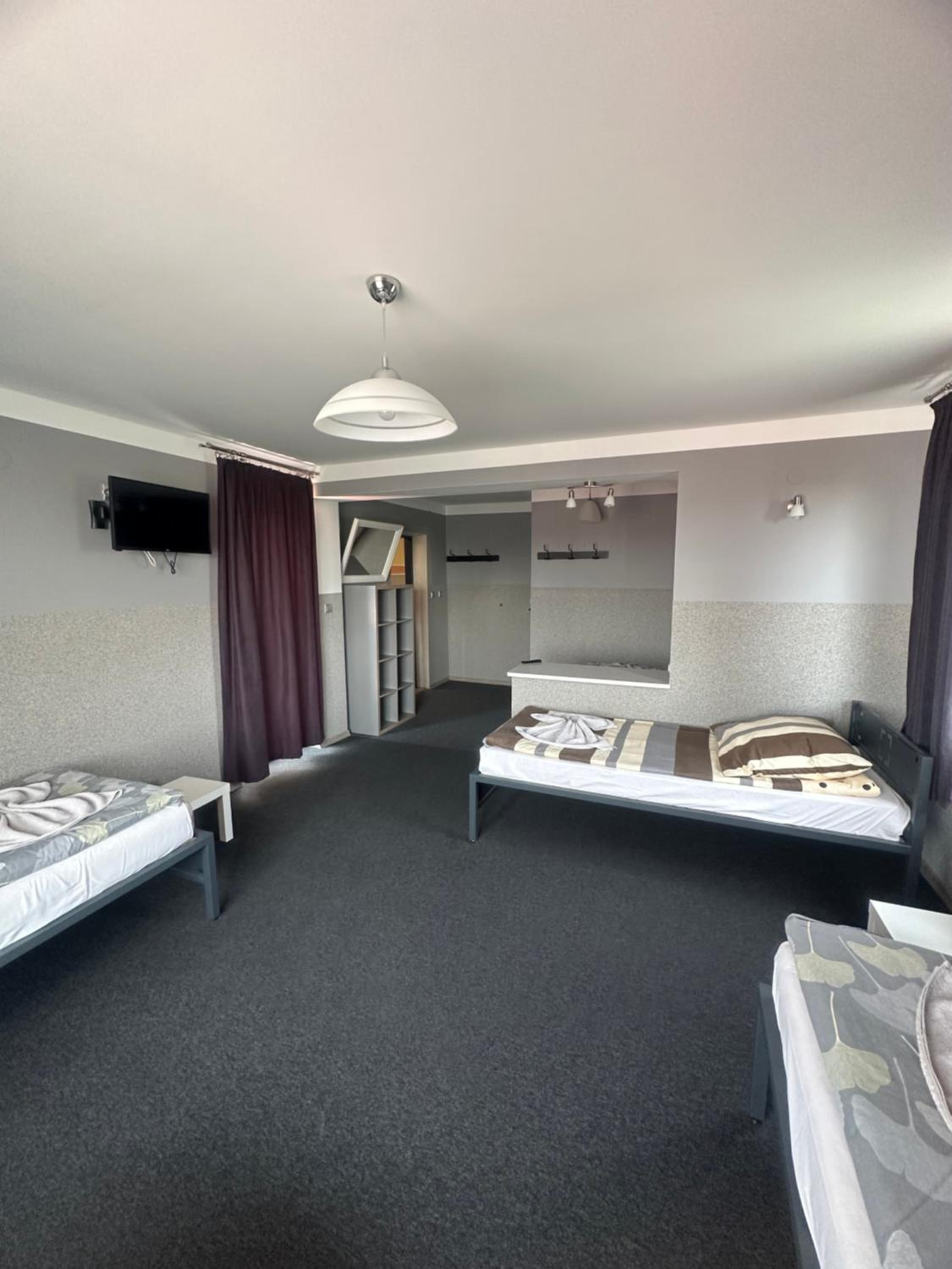 Quadruple Room with Bathroom - Photo 1