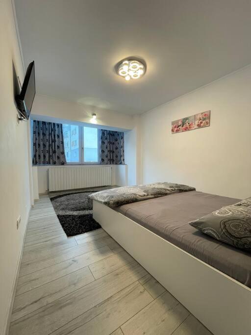 Three-Bedroom Apartment photo 2