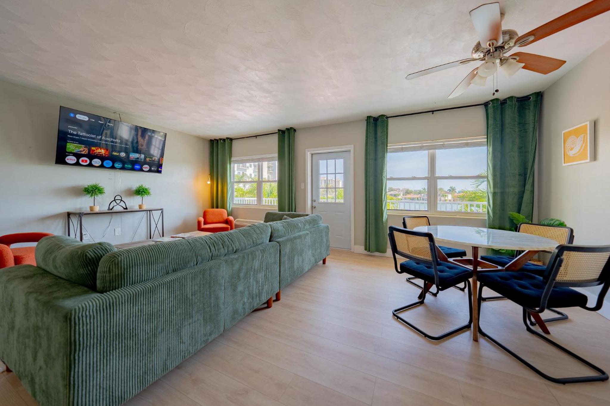 Apartment with Balcony - Photo 7