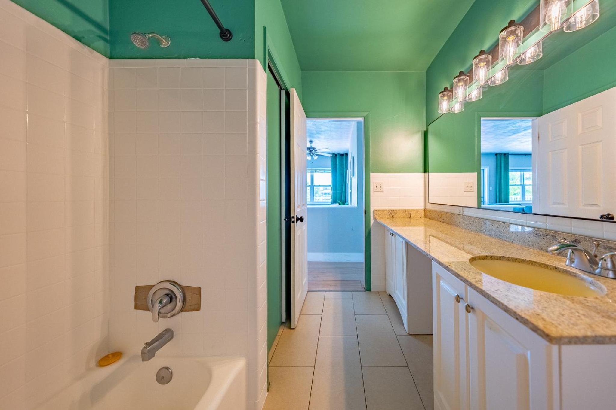 Apartment with Balcony - Photo 8