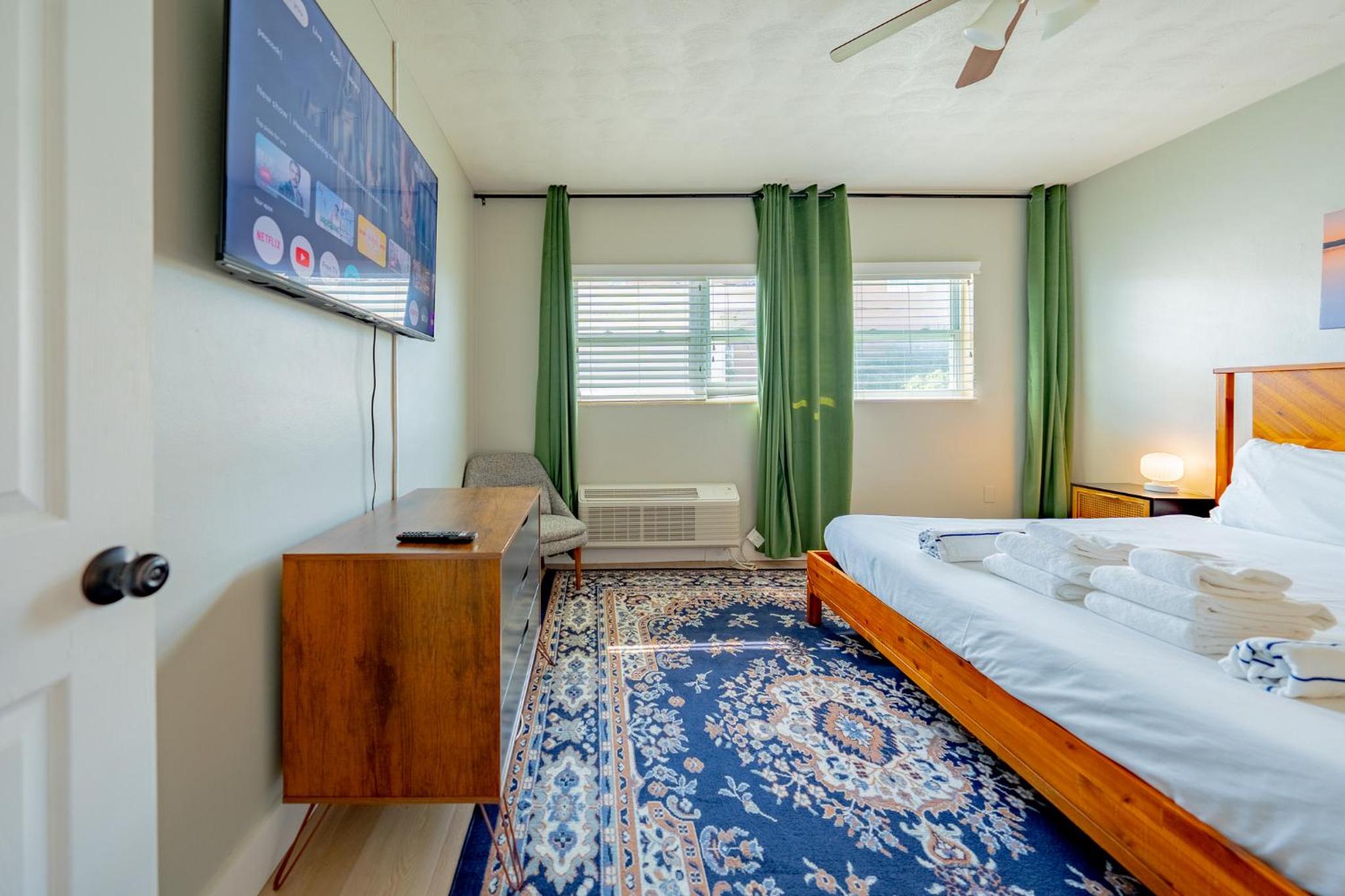 Apartment with Balcony - Photo 9