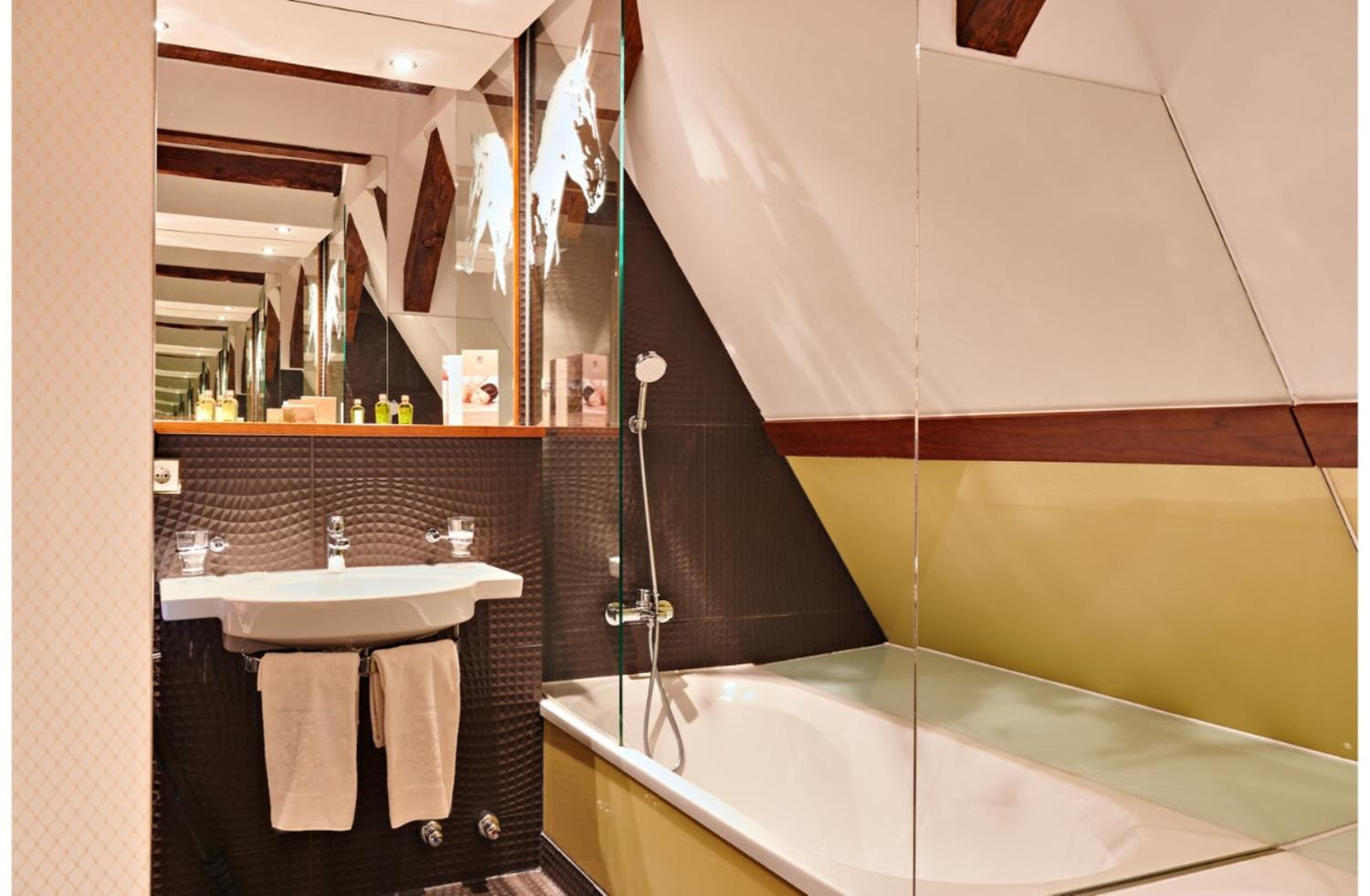 Deluxe Suite photo