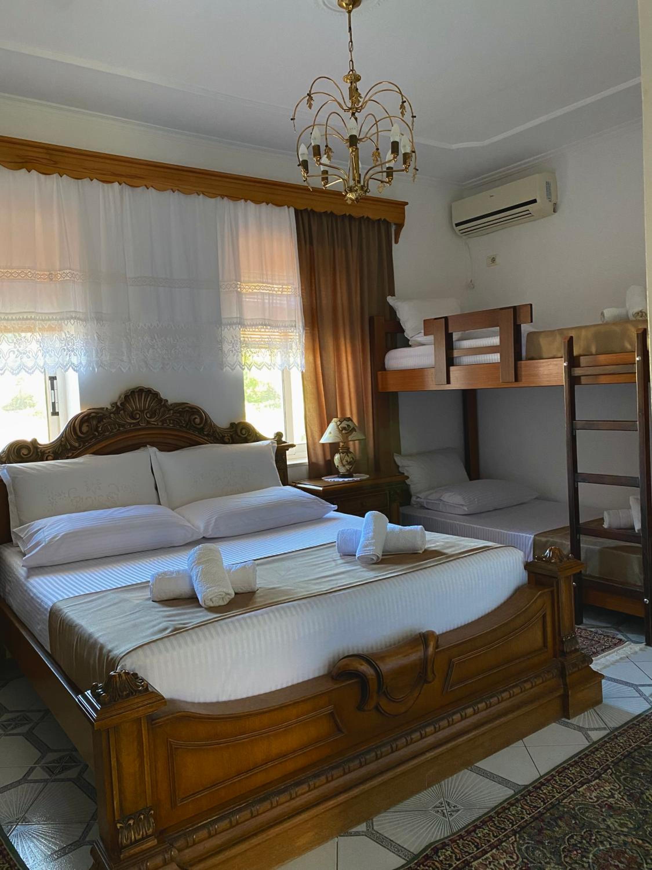 Quadruple Room with Private Bathroom