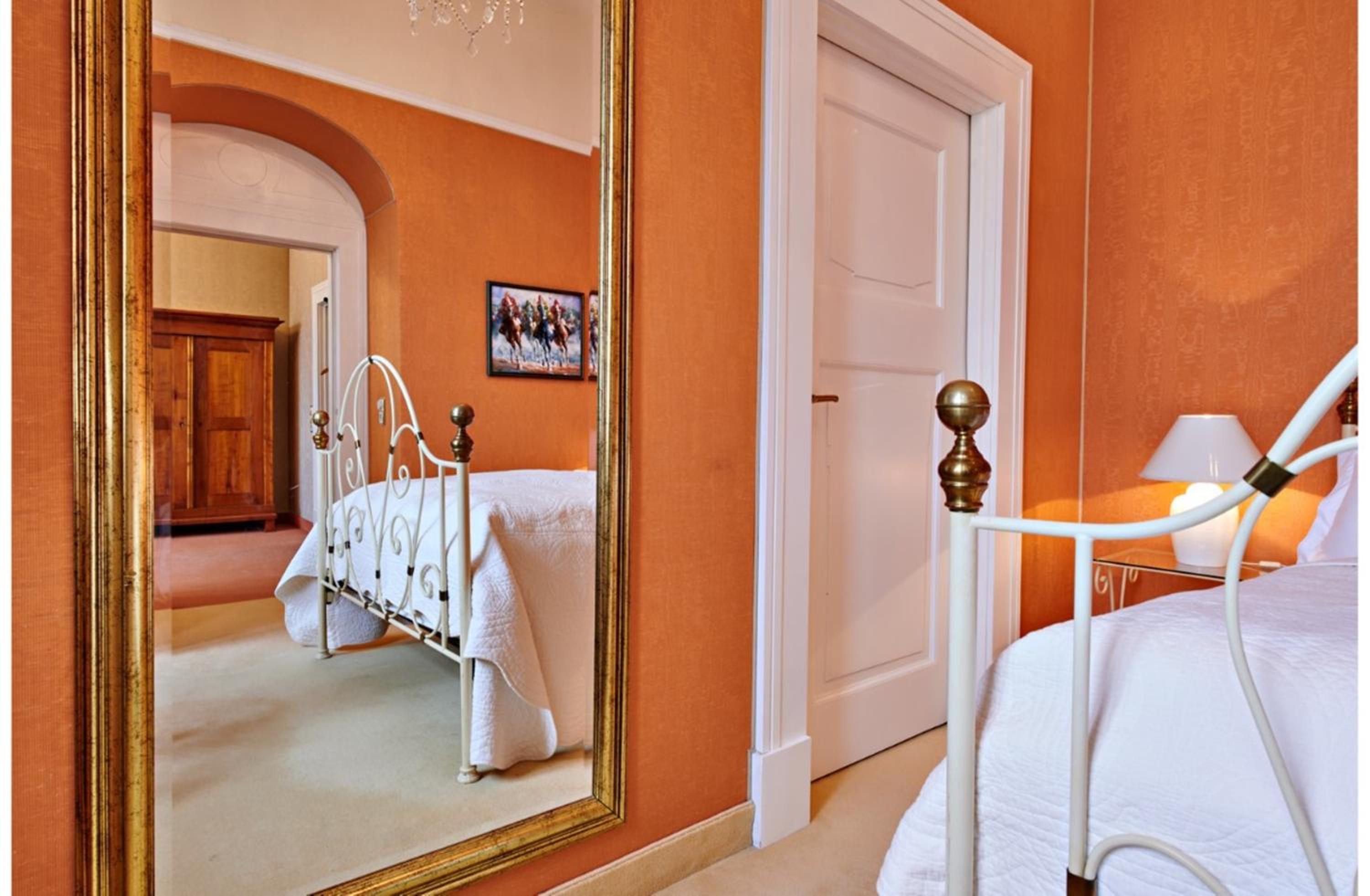Suite with Balcony - Photo 2