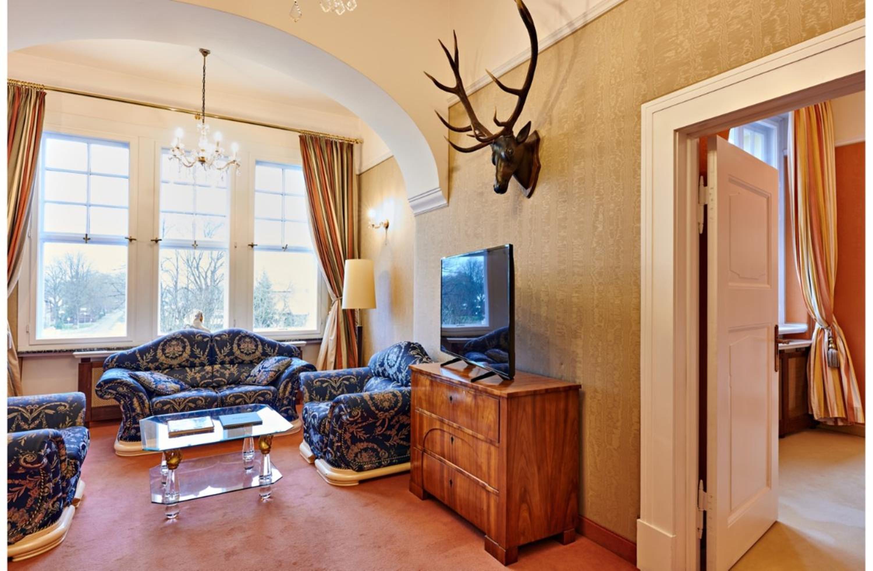Suite with Balcony - Photo 3