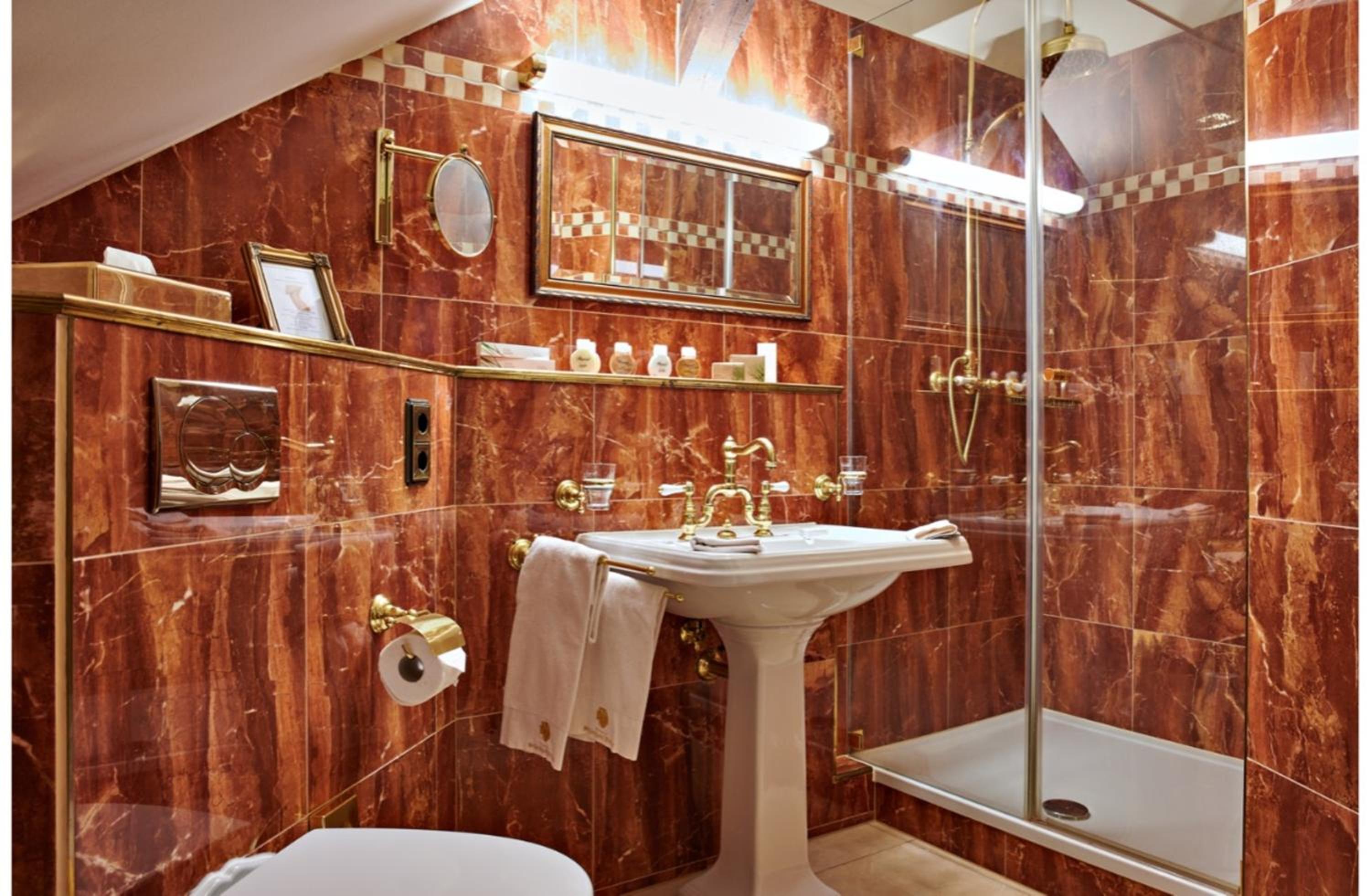 Deluxe Suite - Photo 2