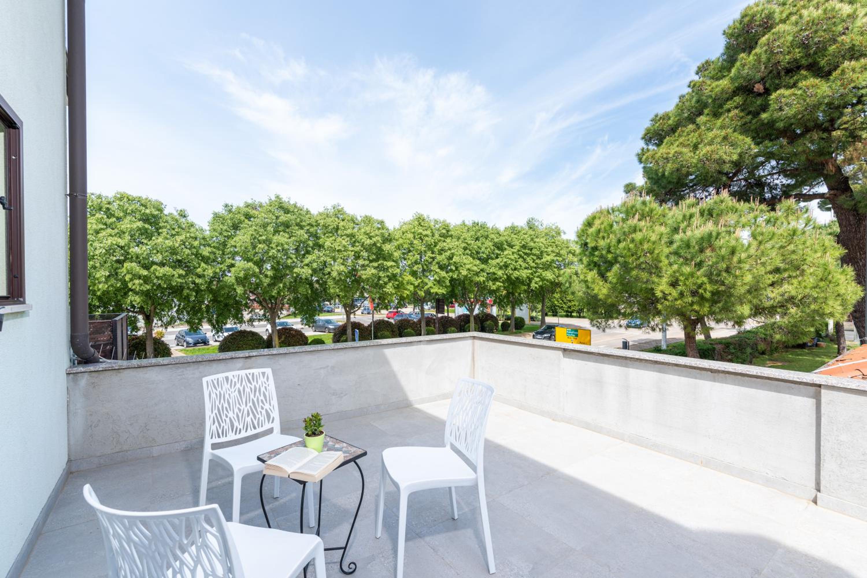 Triple Room with Terrace photo 2