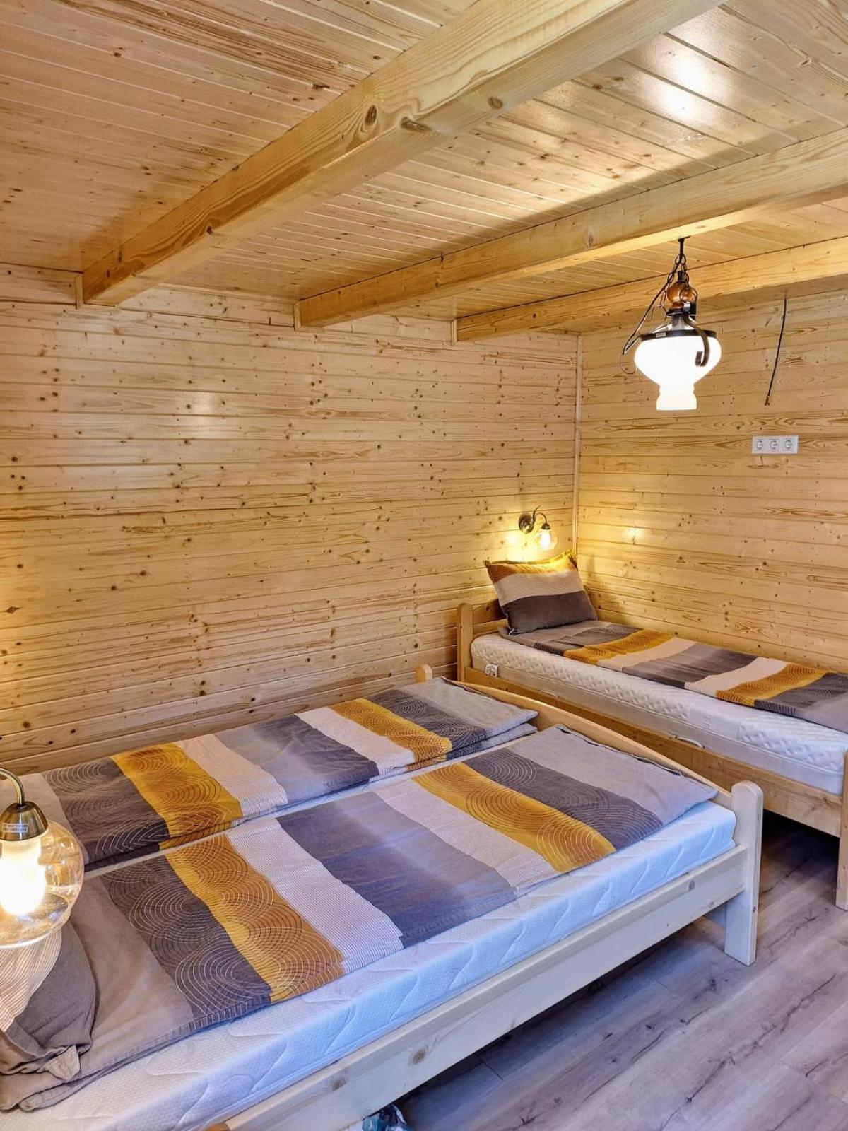 Double or Twin Room with Private Bathroom - Photo 6
