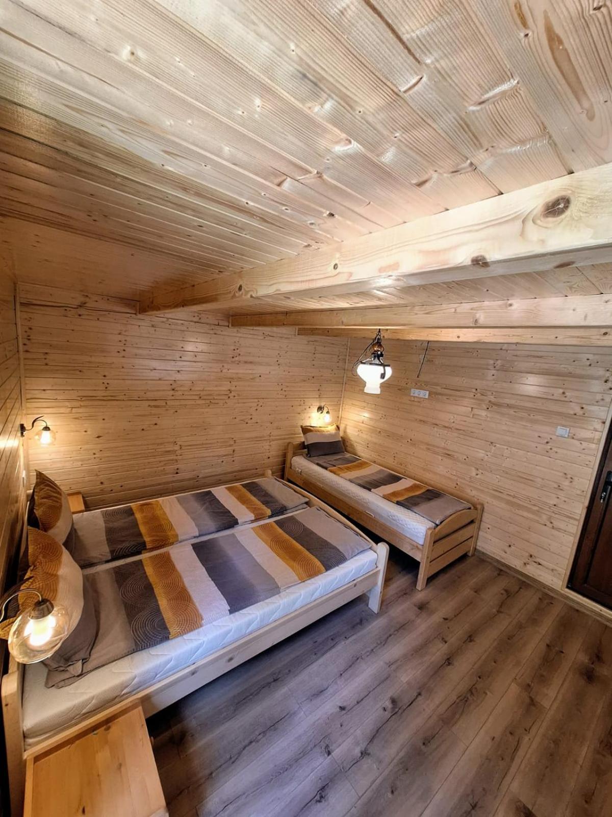 Double or Twin Room with Private Bathroom - Photo 7