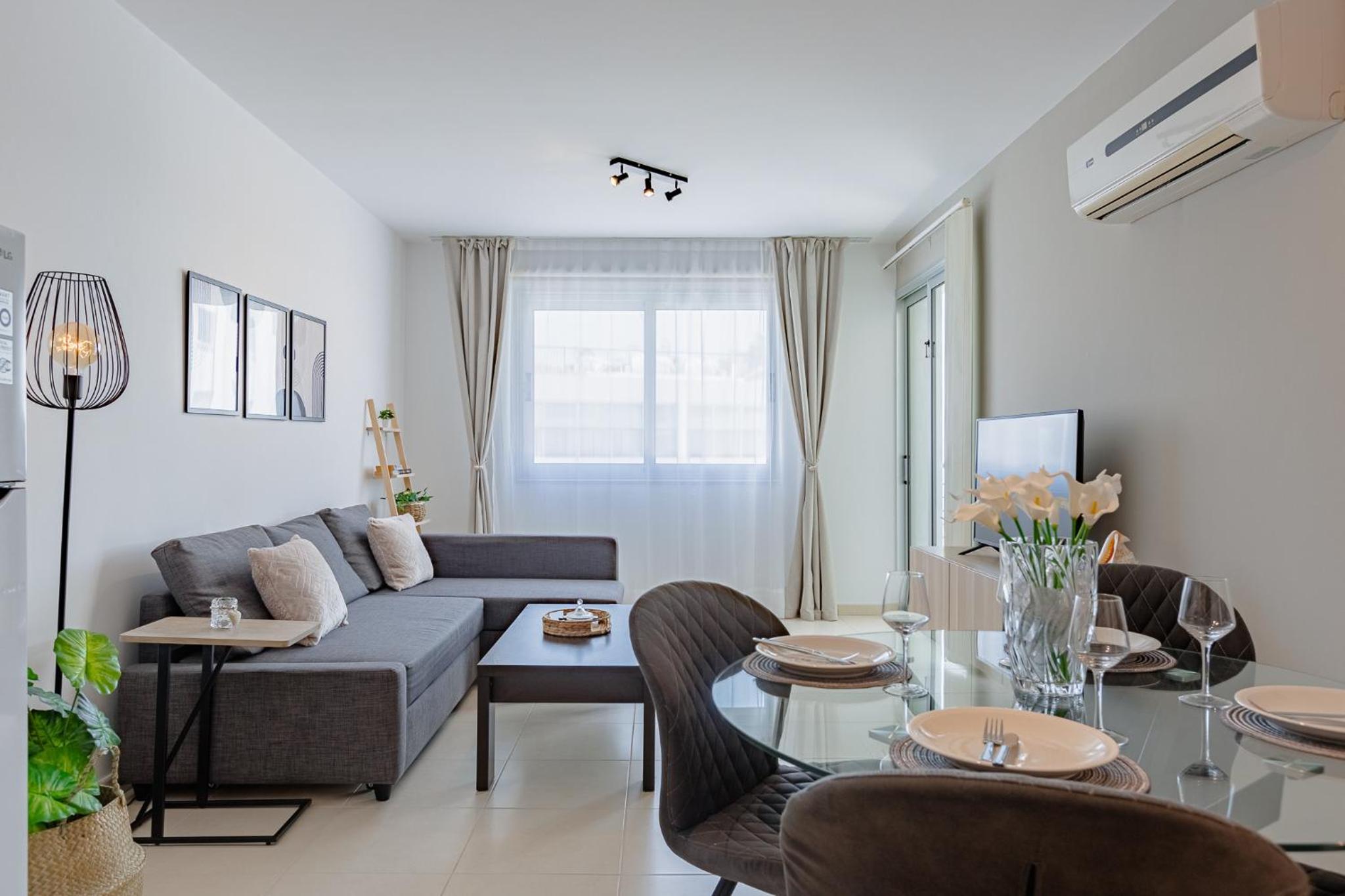 One-Bedroom Apartment photo 2