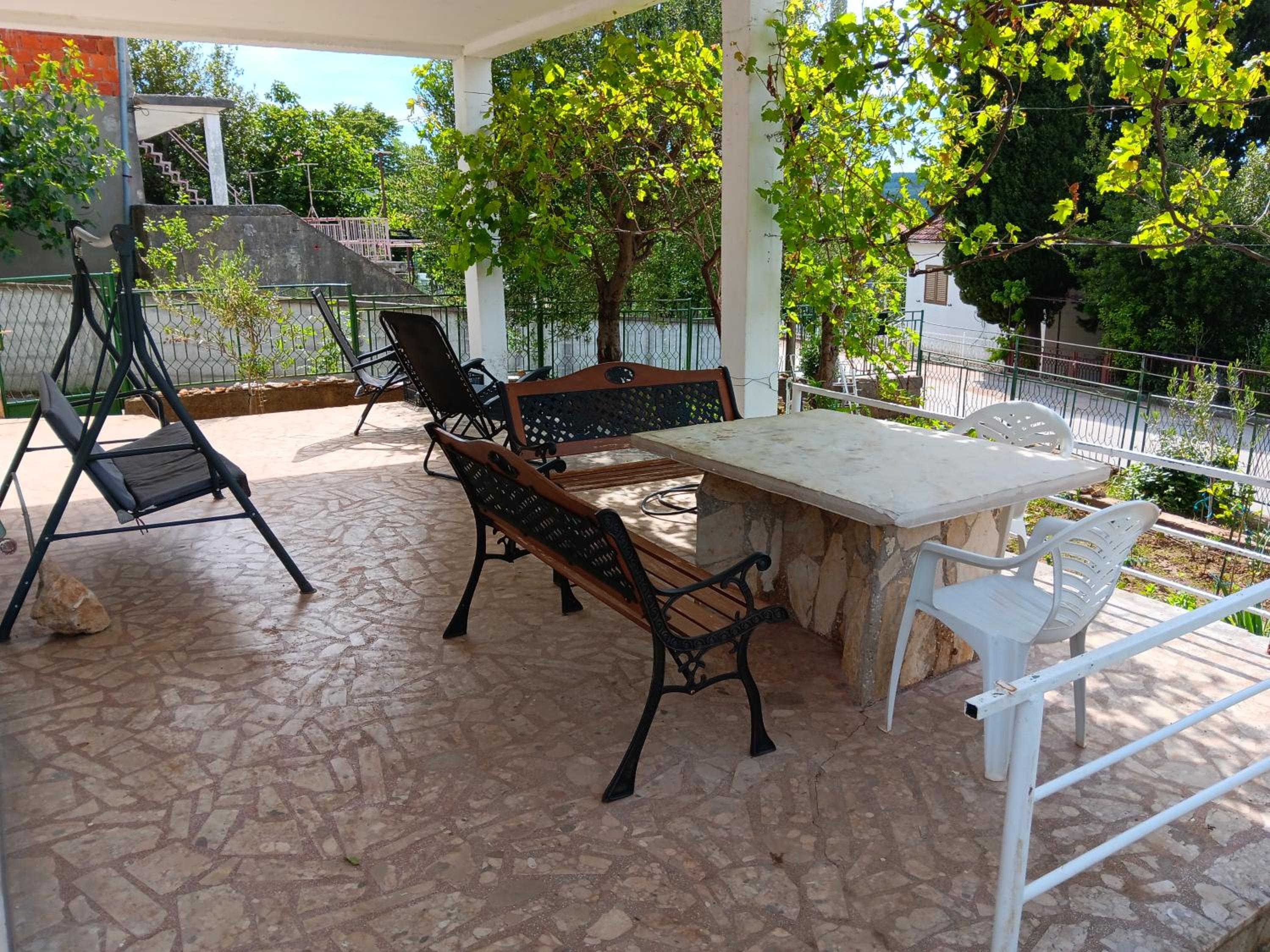 Apartment with Terrace - Photo 14