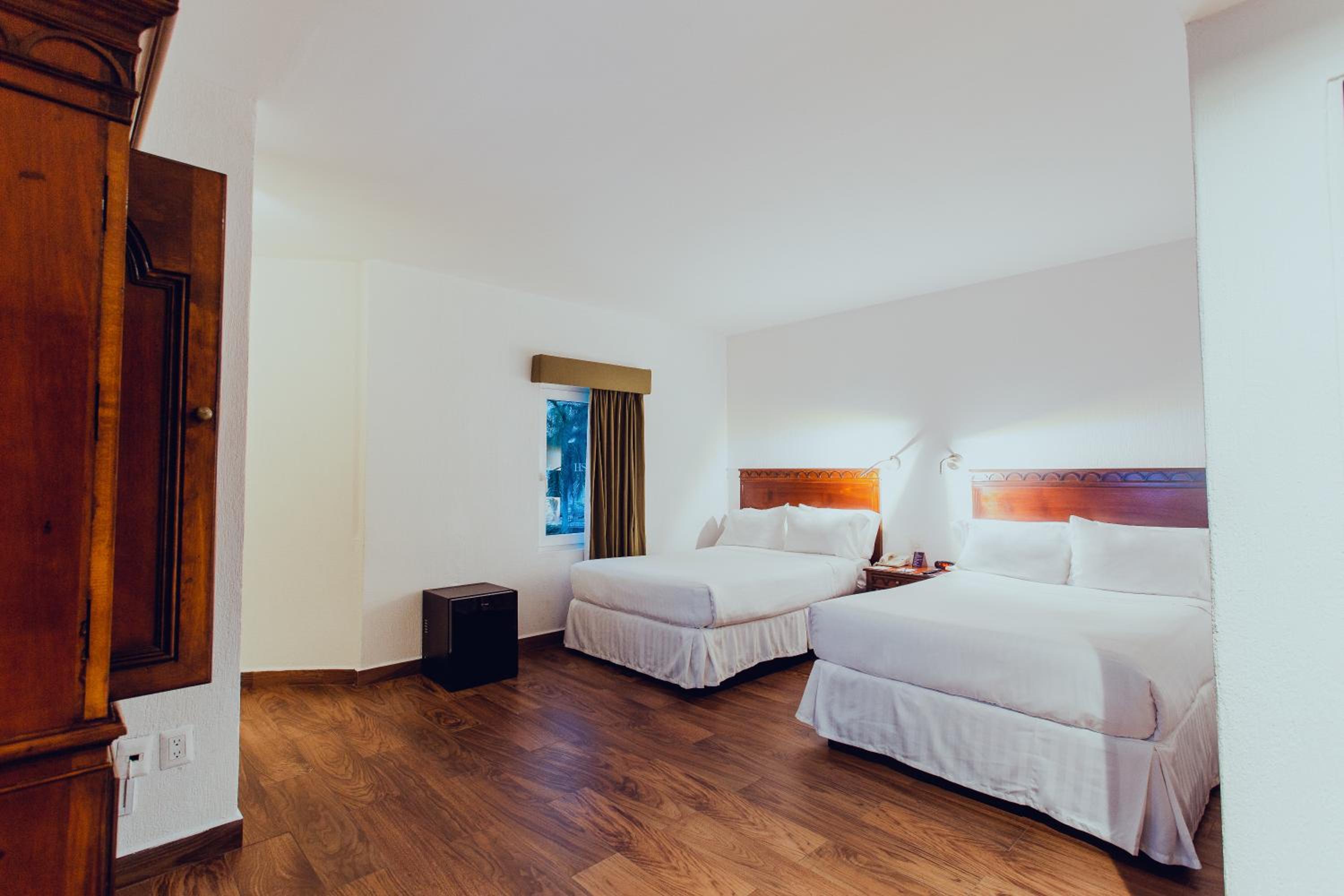 Deluxe Junior Suite photo 3