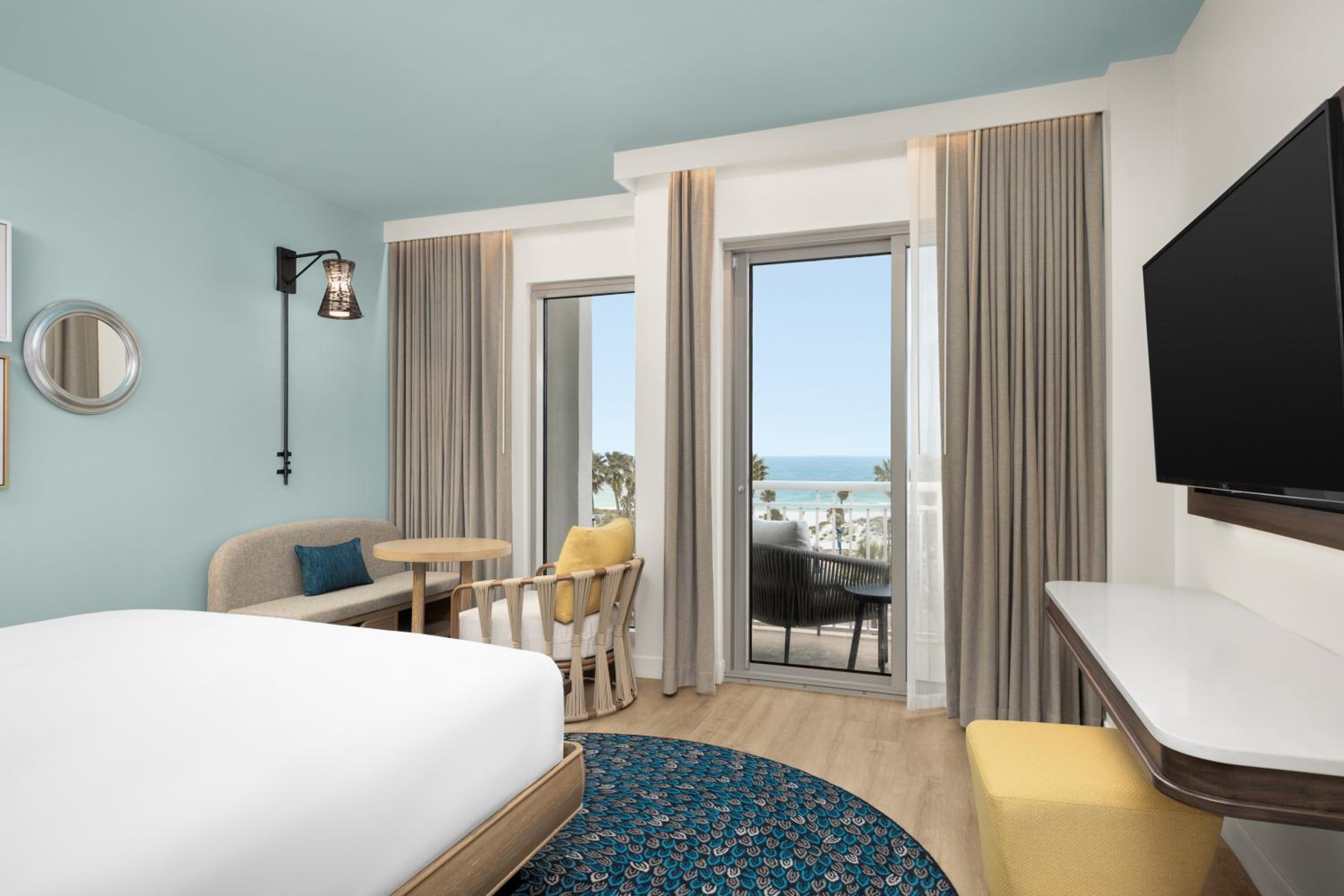 King Room with Balcony and Ocean View - Photo 1