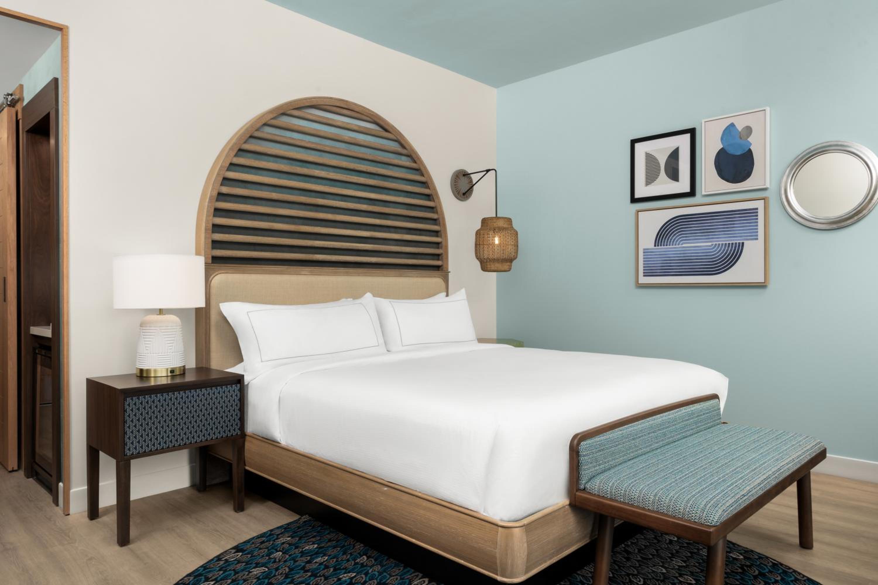King Room with Balcony and Ocean View - Photo 3