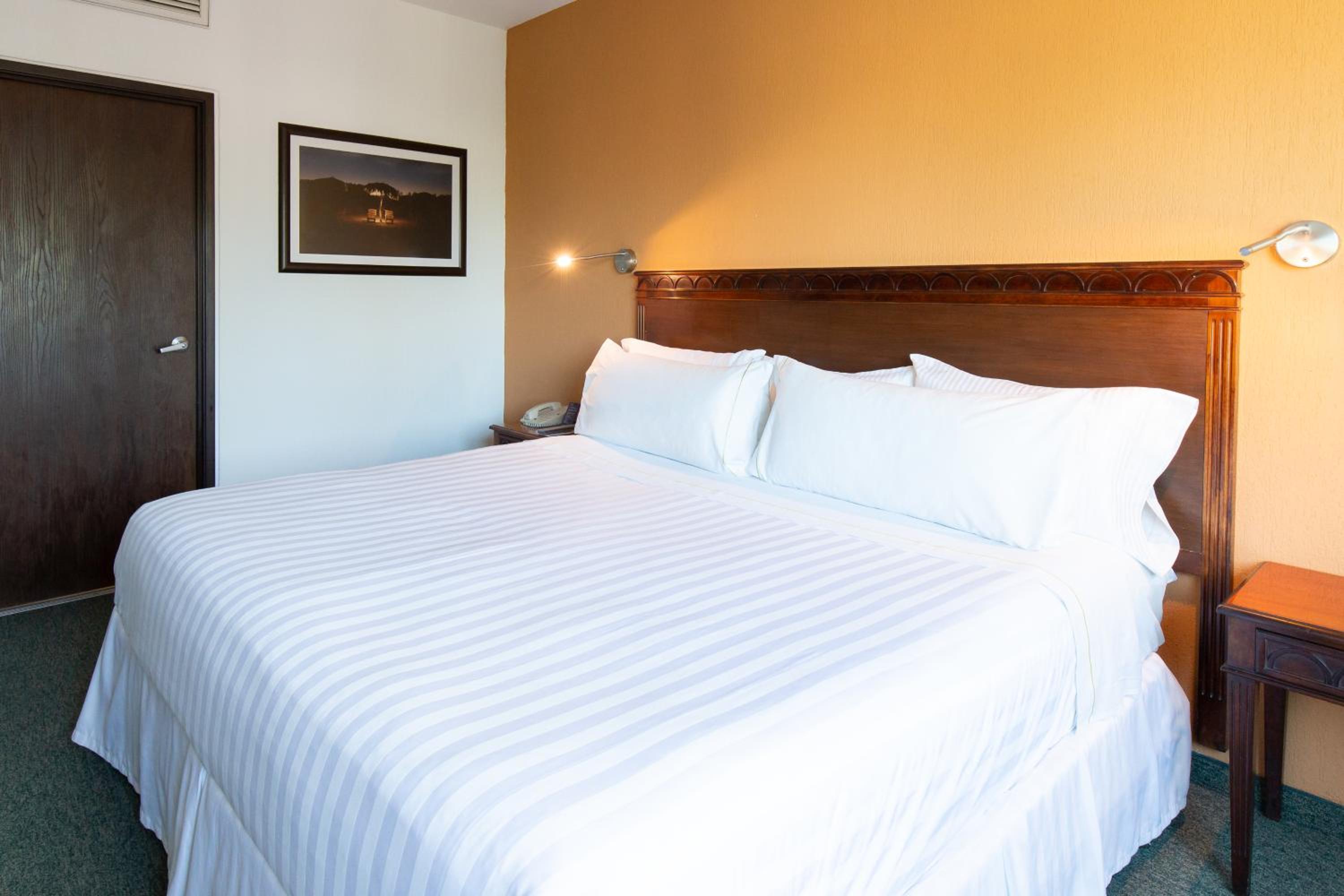 Deluxe King Room photo 3
