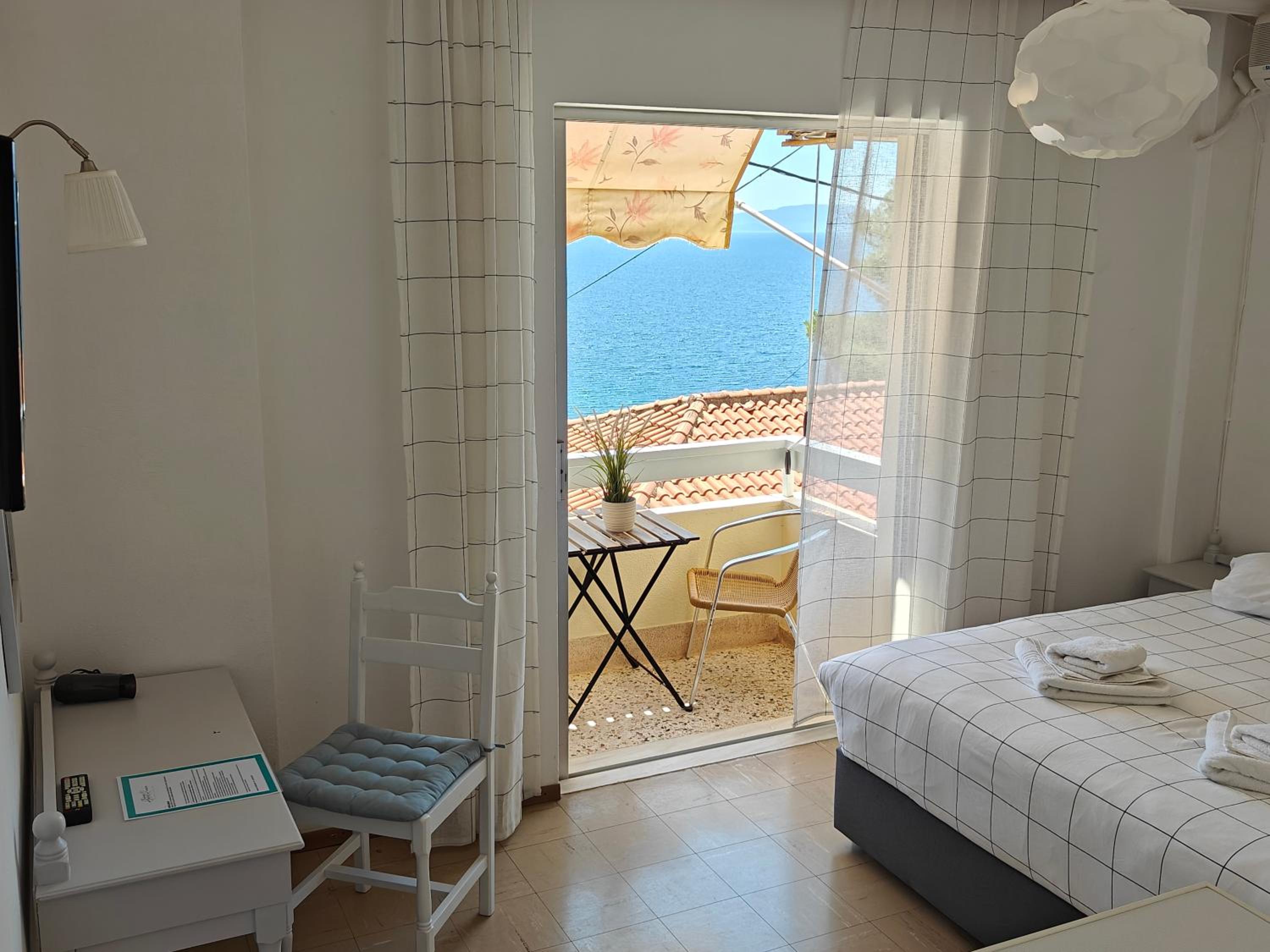 Queen Room with Sea View photo 2