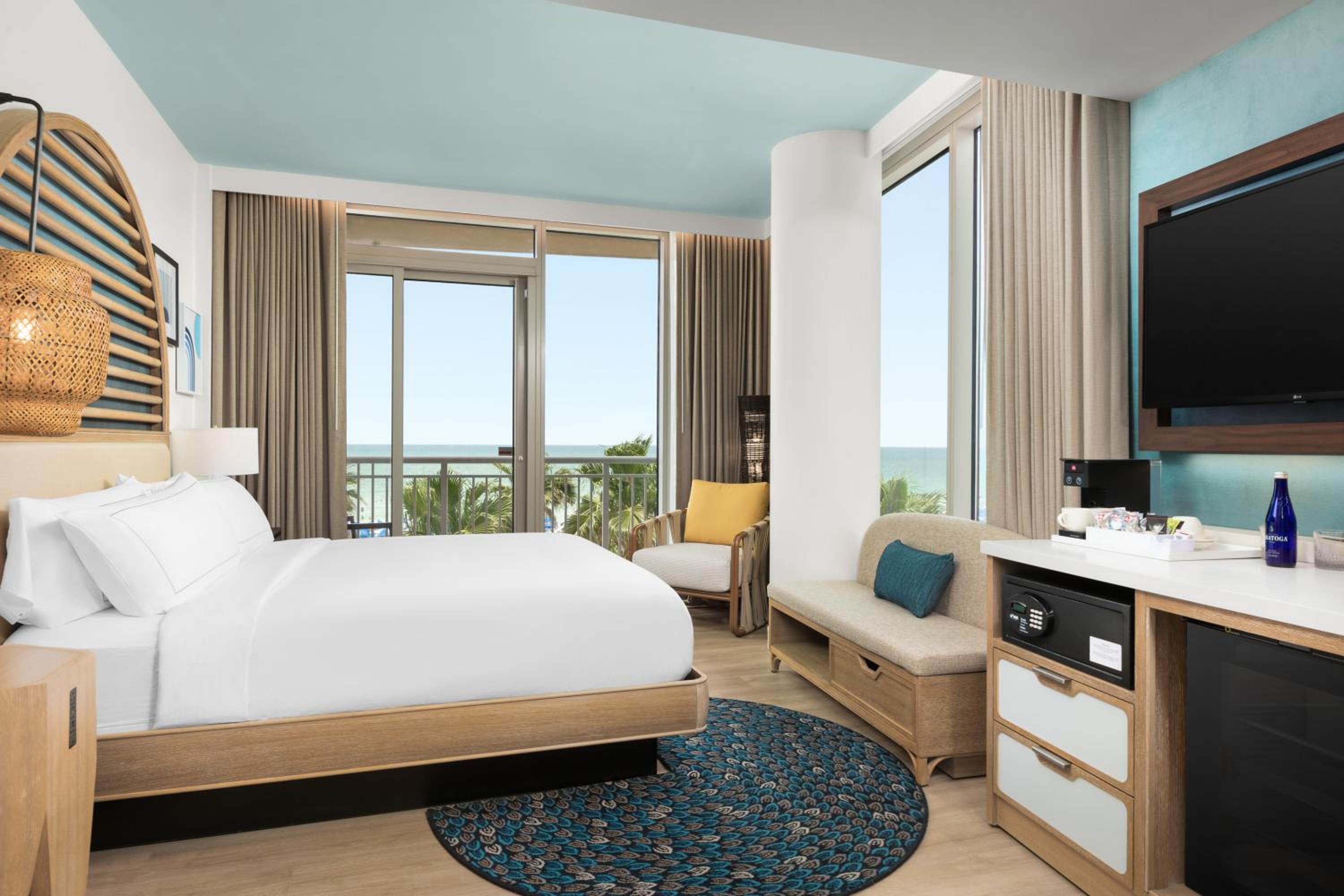 Corner King Room with Partial Ocean View - Photo 4