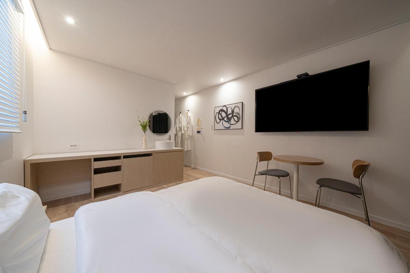 Standard Double Room - Photo 6