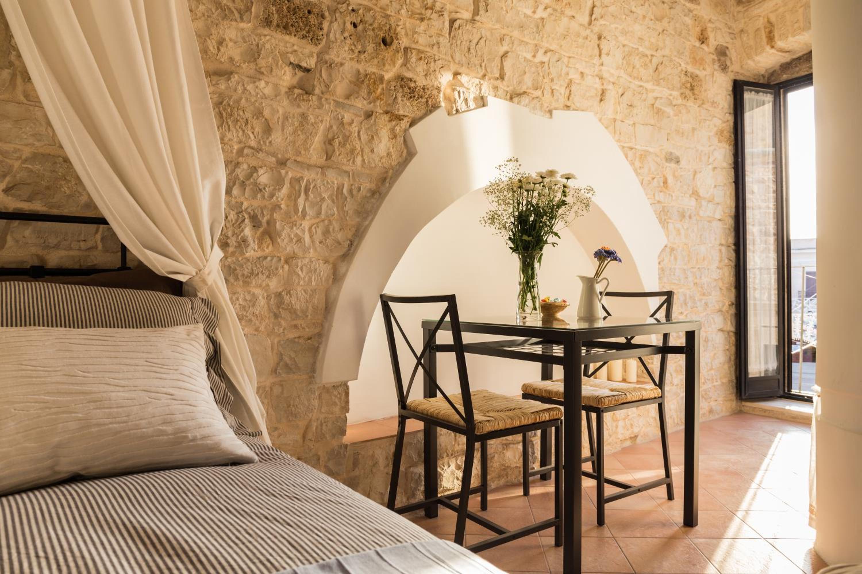 Double Room - Photo 6