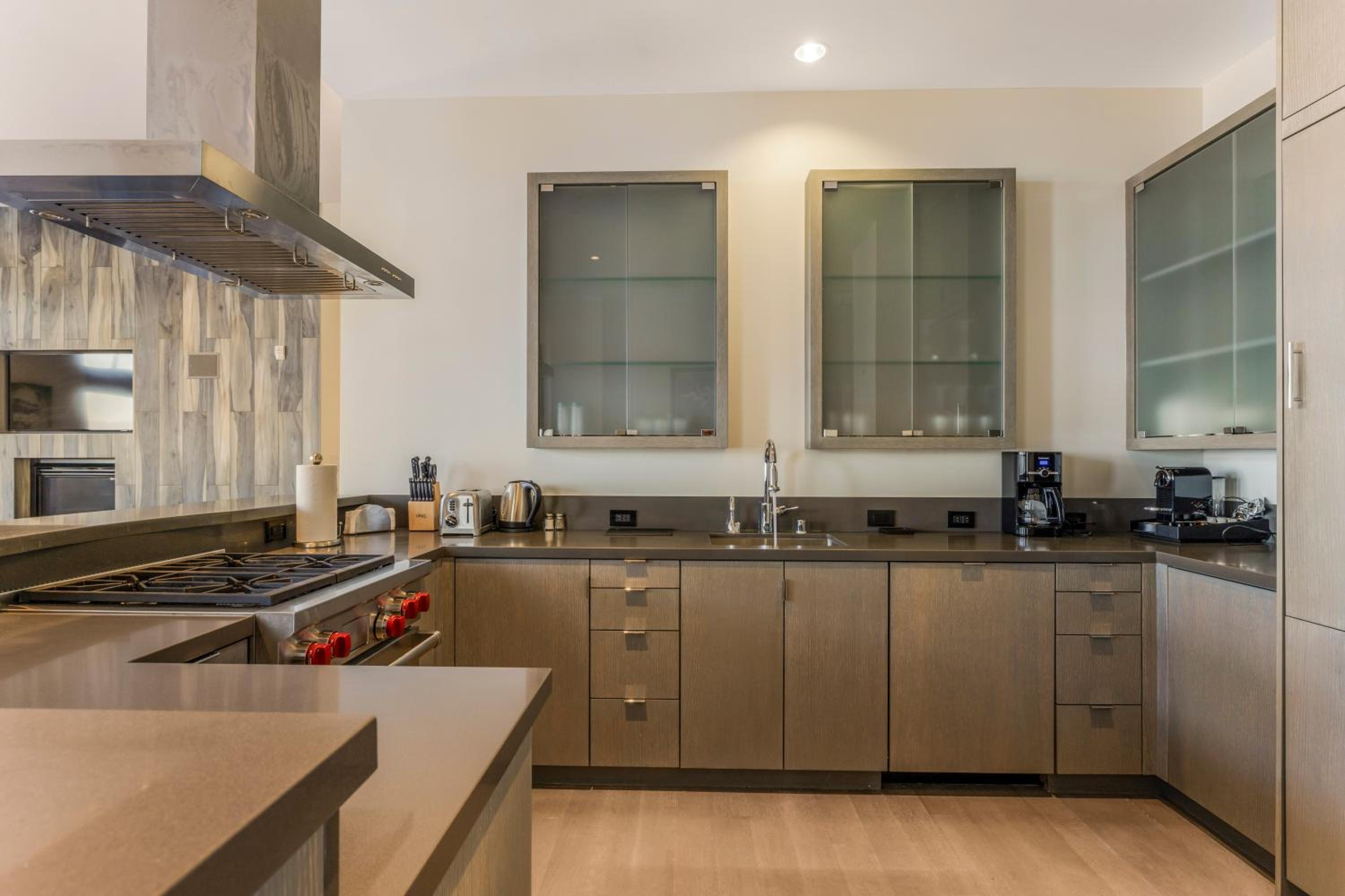 Signature Three Bedroom Bay View Residence with Three King Beds and Sofa bed