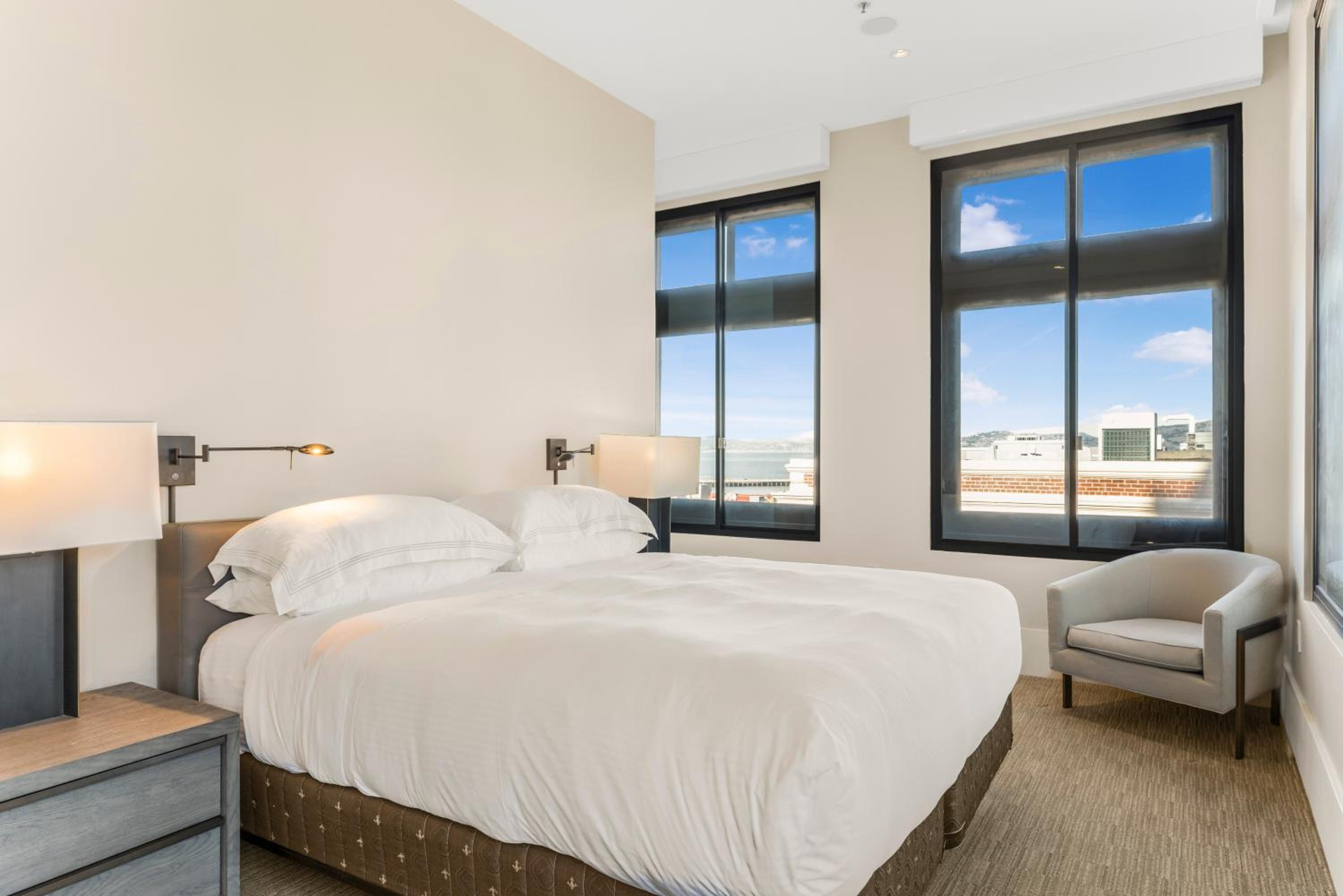 Signature Three Bedroom Bay View Residence with Three King Beds and Sofa bed