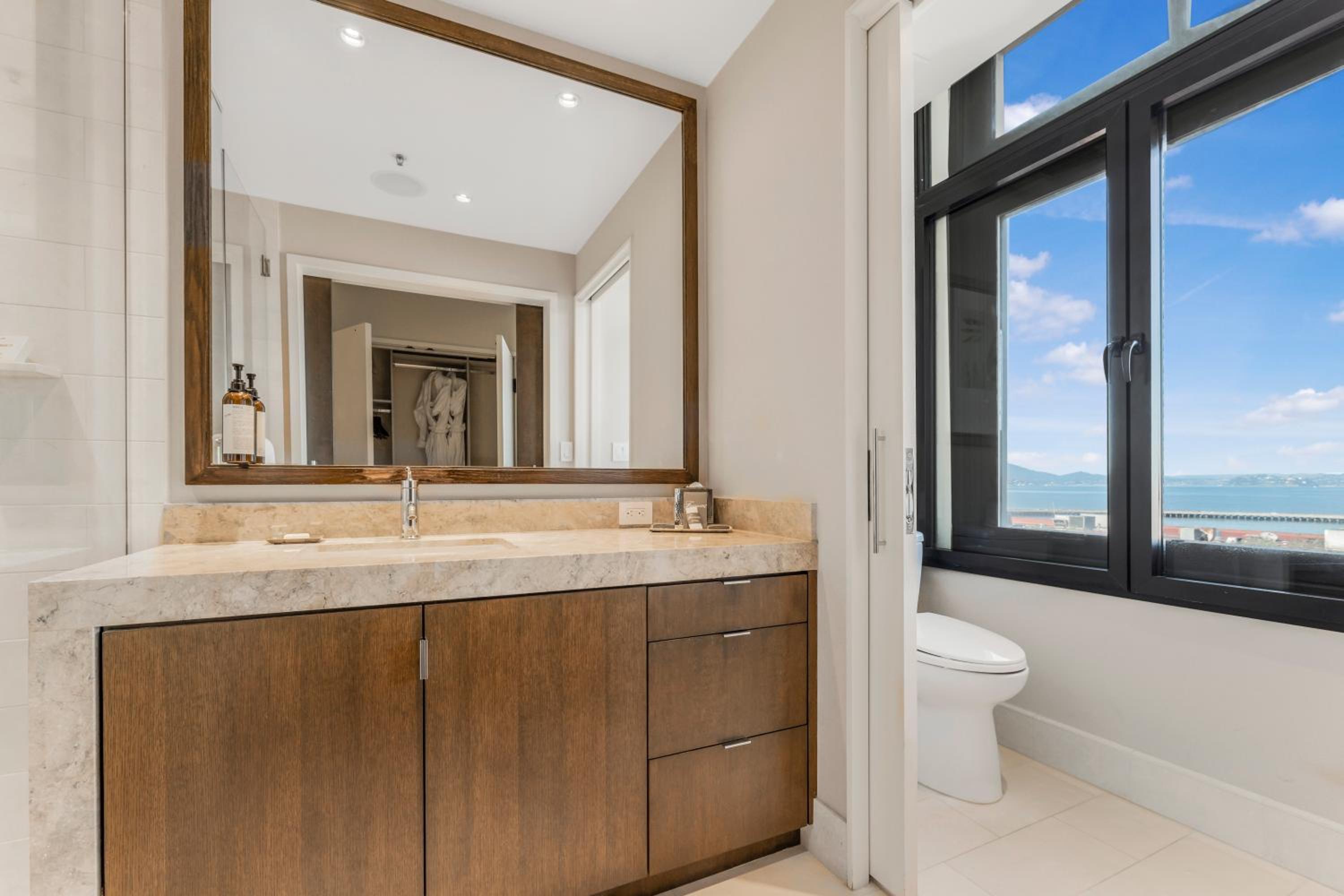 Signature Three Bedroom Bay View Residence with Three King Beds and Sofa bed thumbnail 5