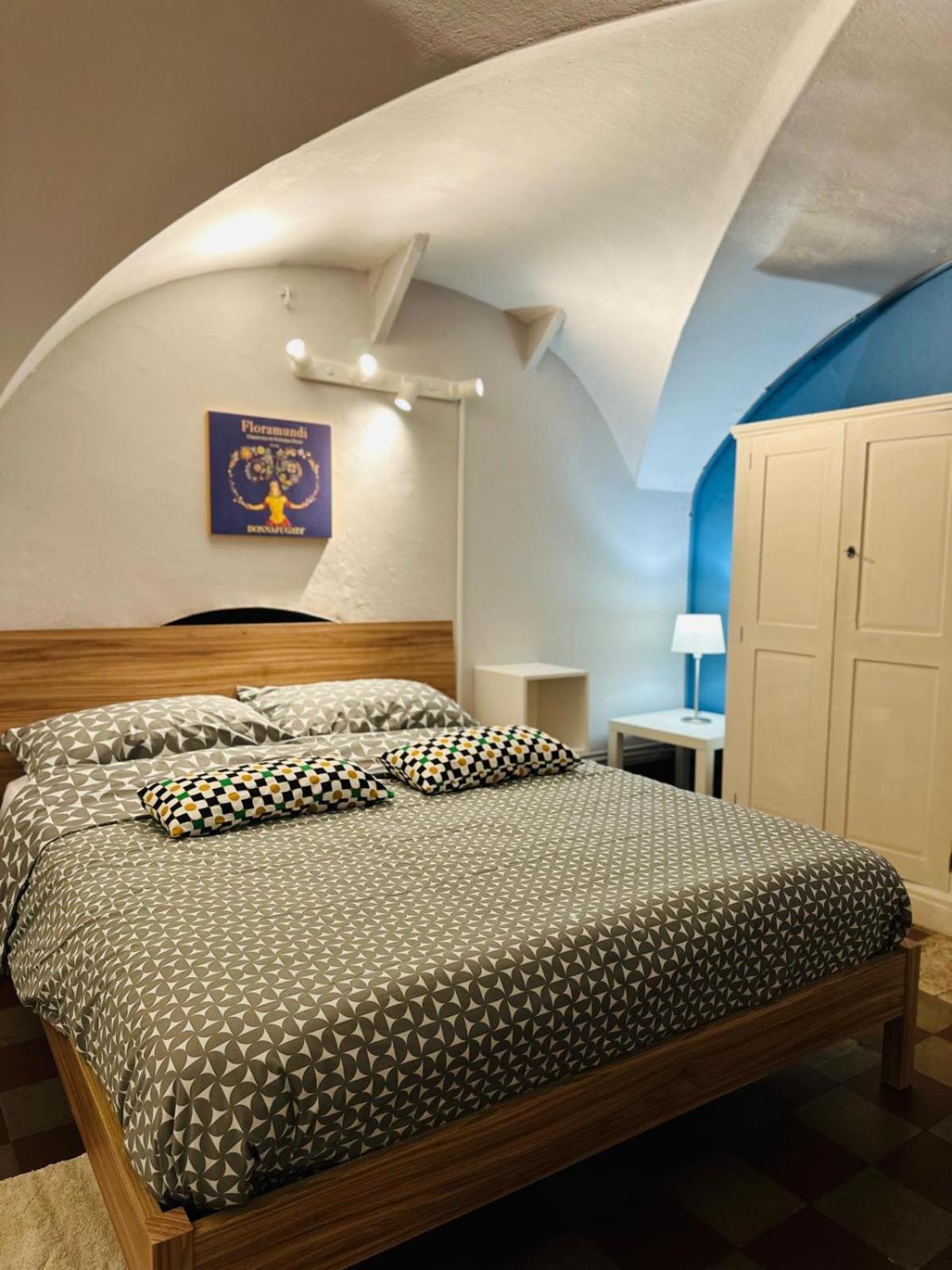 Studio Apartment with Queen Bed