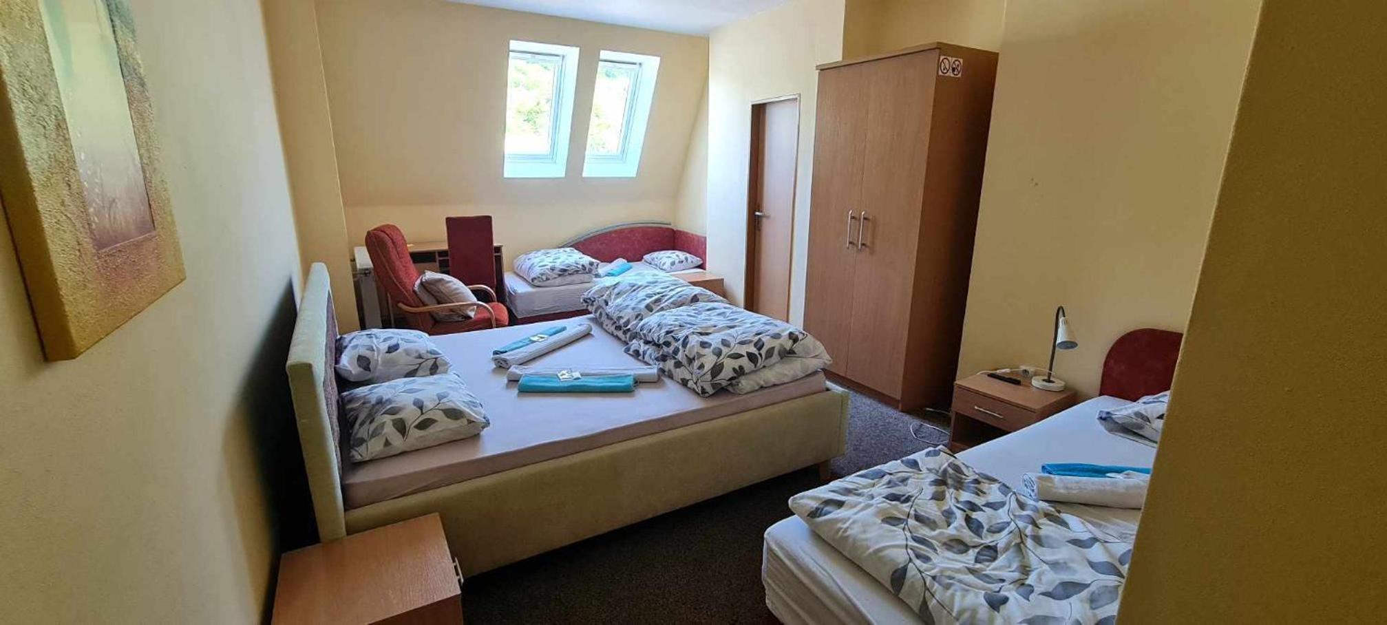 Quadruple Room with Private Bathroom photo 1