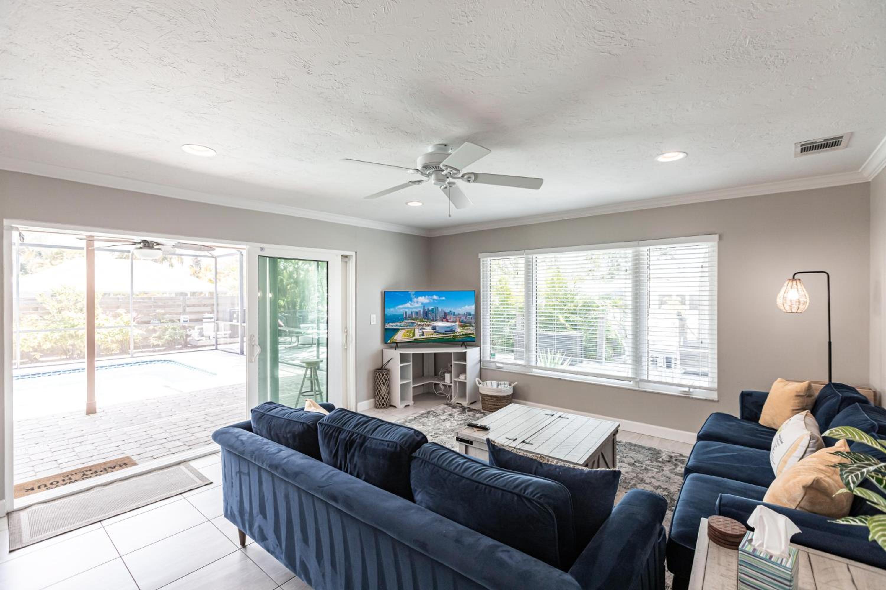 330 Avenida De Paradisio, Siesta Key, FL (Tide's End) W/Pool