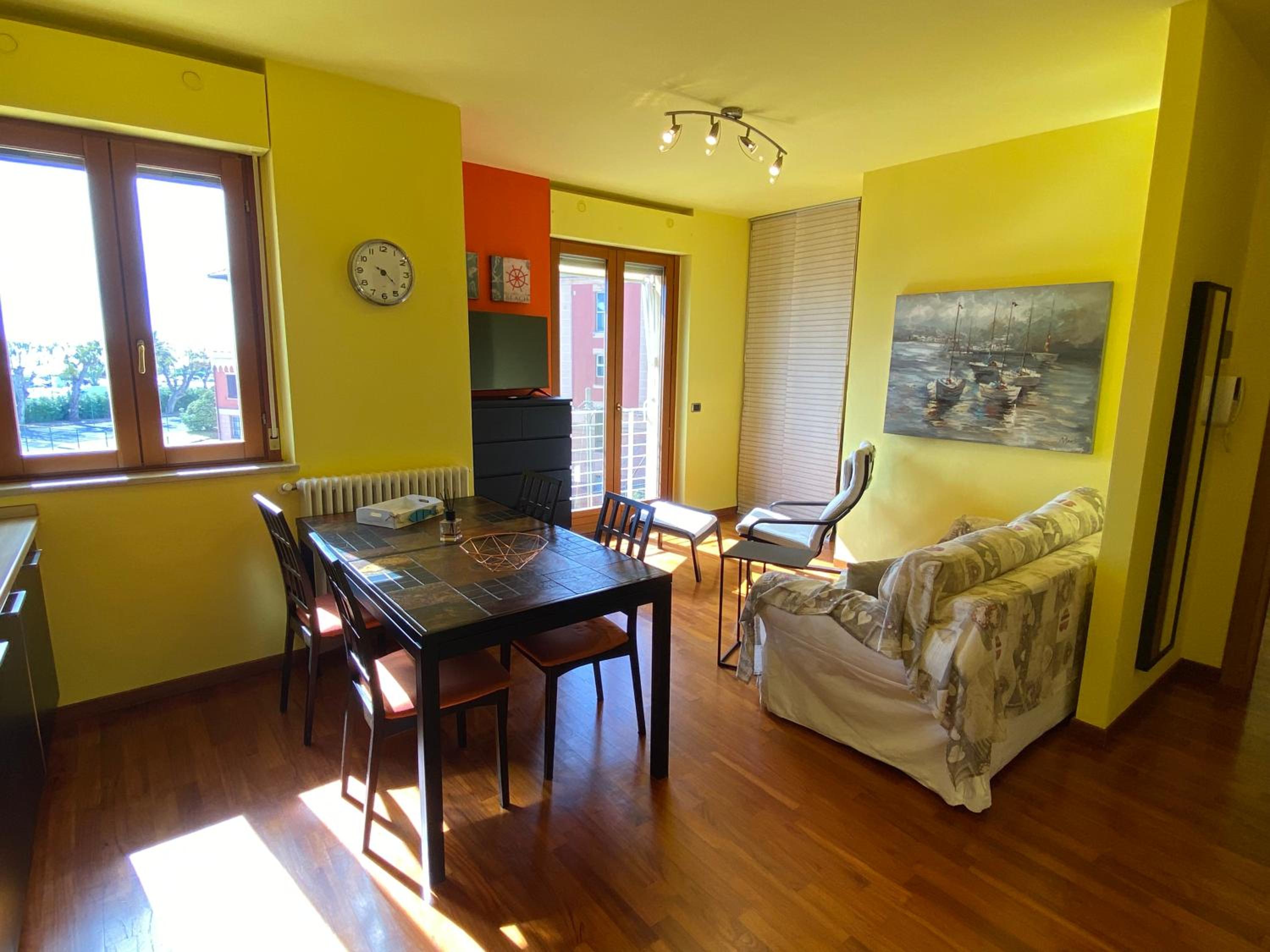 One-Bedroom Apartment photo 1