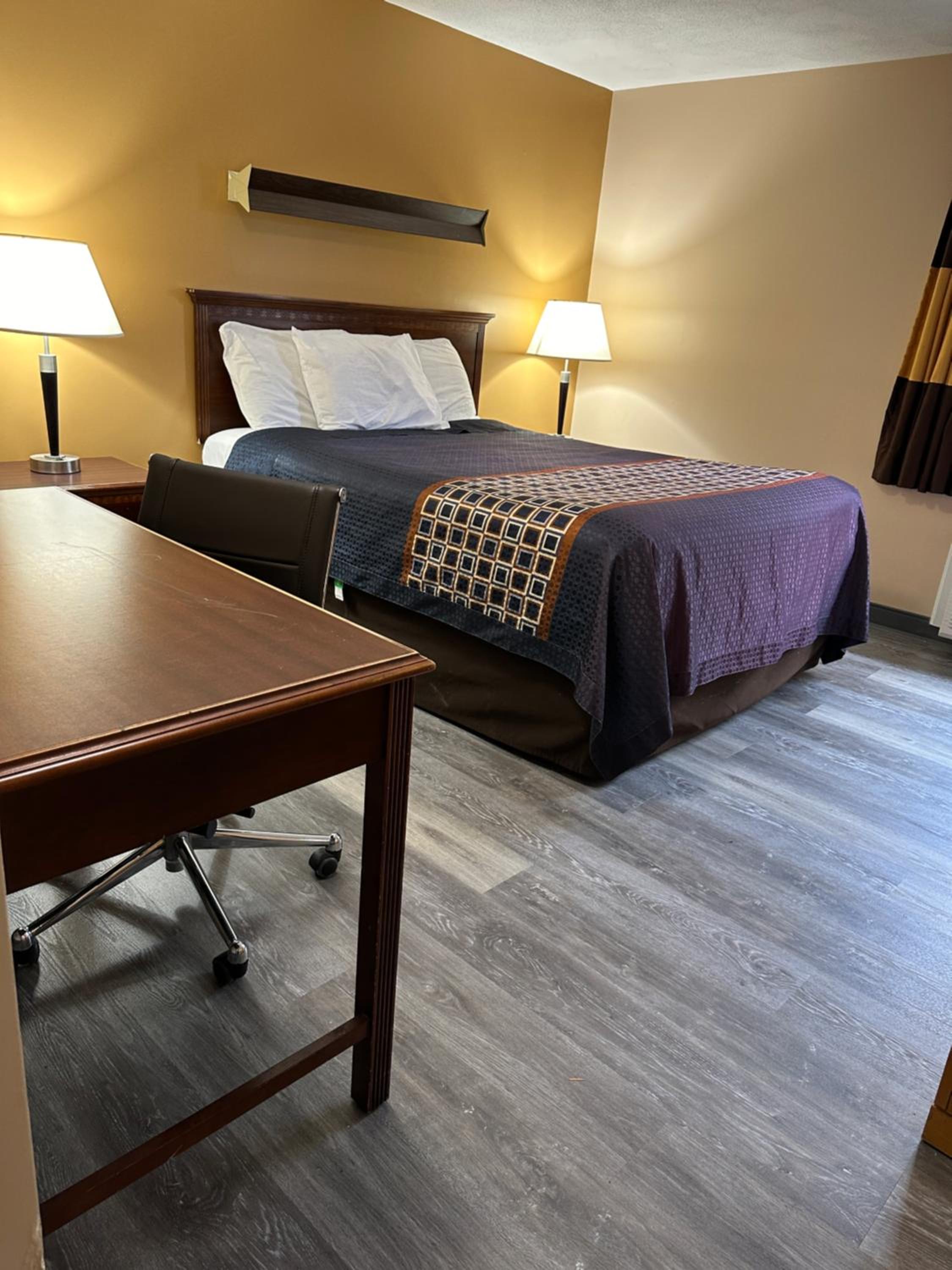Standard Queen Room