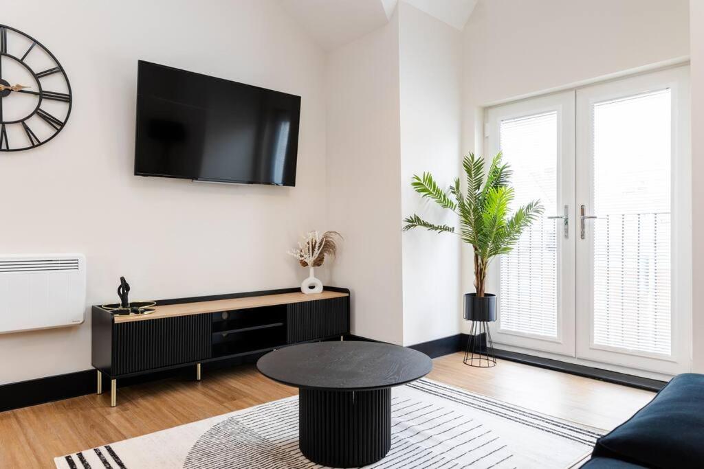 One-Bedroom Apartment photo 2